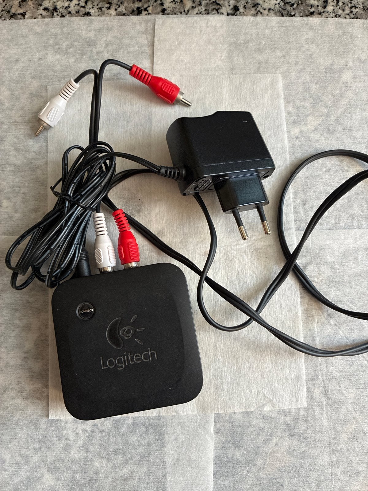 Logitech Bluetooth Audio Adapter met RCA-kabel, Ophalen of Verzenden, Zo goed als nieuw, Minder dan 2 meter, Overige kabels