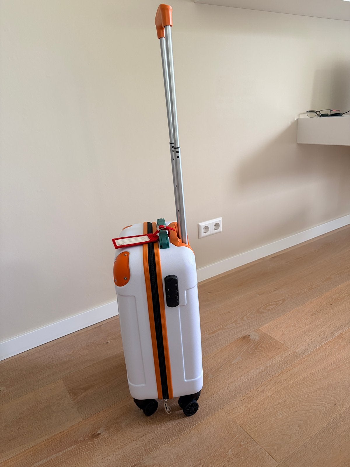 Rolkoffer reizen NIEUWE met slot wieltjes handbagage, Sieraden, Tassen en Uiterlijk, Koffers, 50 tot 60 cm, Hard kunststof, Ophalen of Verzenden