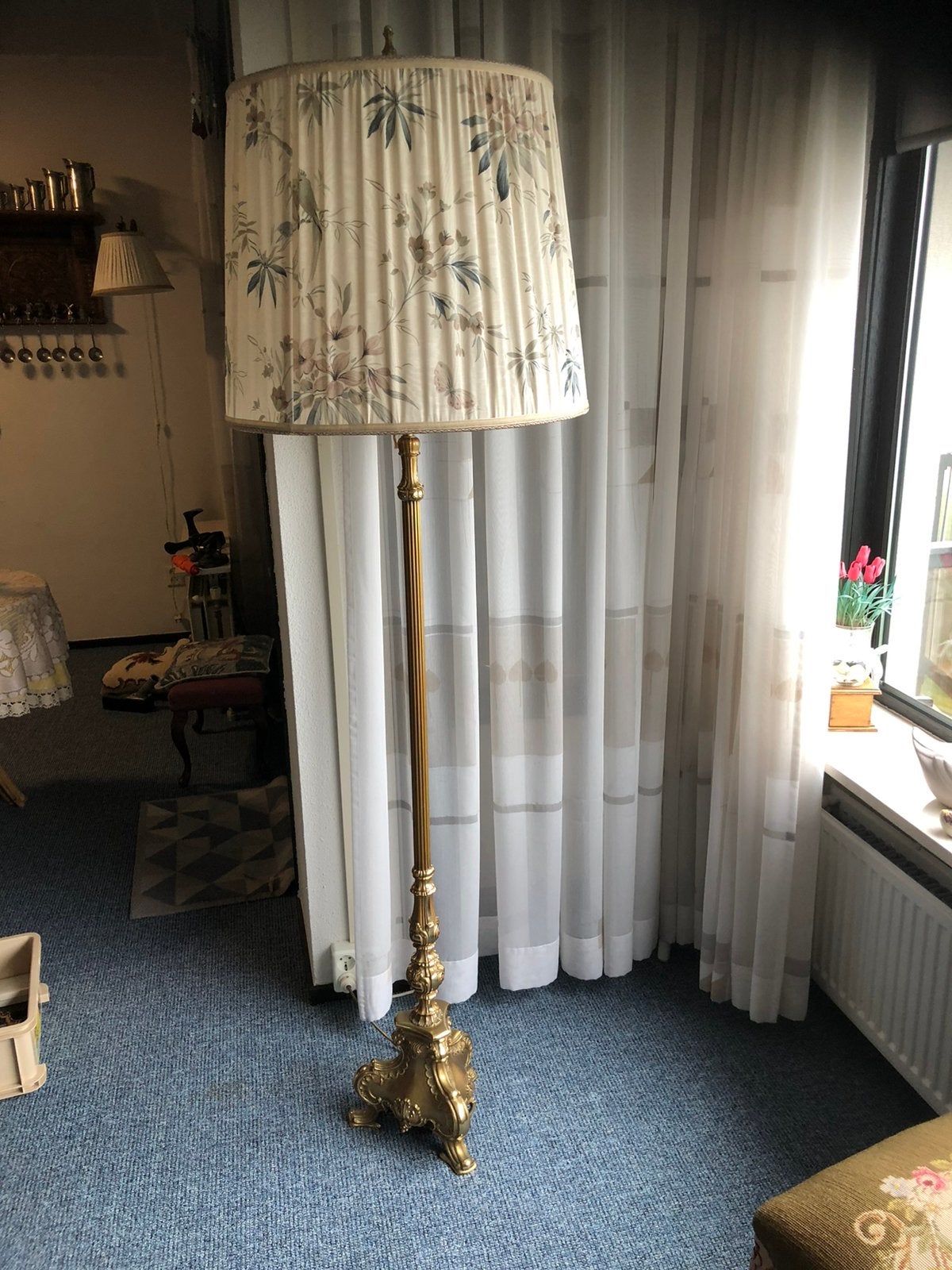 Elegante Staande Lamp met Goudkleurige metalen Details, Huis en Inrichting, Lampen | Vloerlampen, Ophalen, Gebruikt, Overige materialen