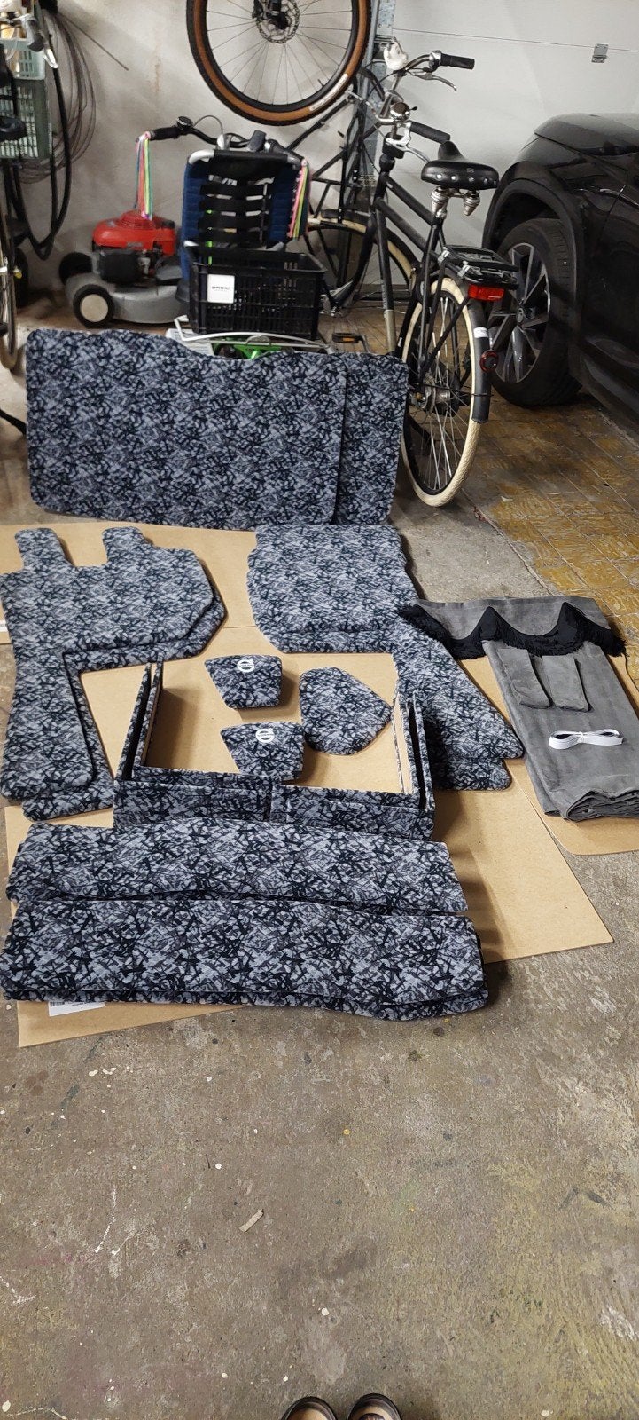 2 sets deens pluche grijs volvo FH 4 FH 5 incl. gordijnen, Ophalen, Nieuw, Volvo, Interieur en Bekleding