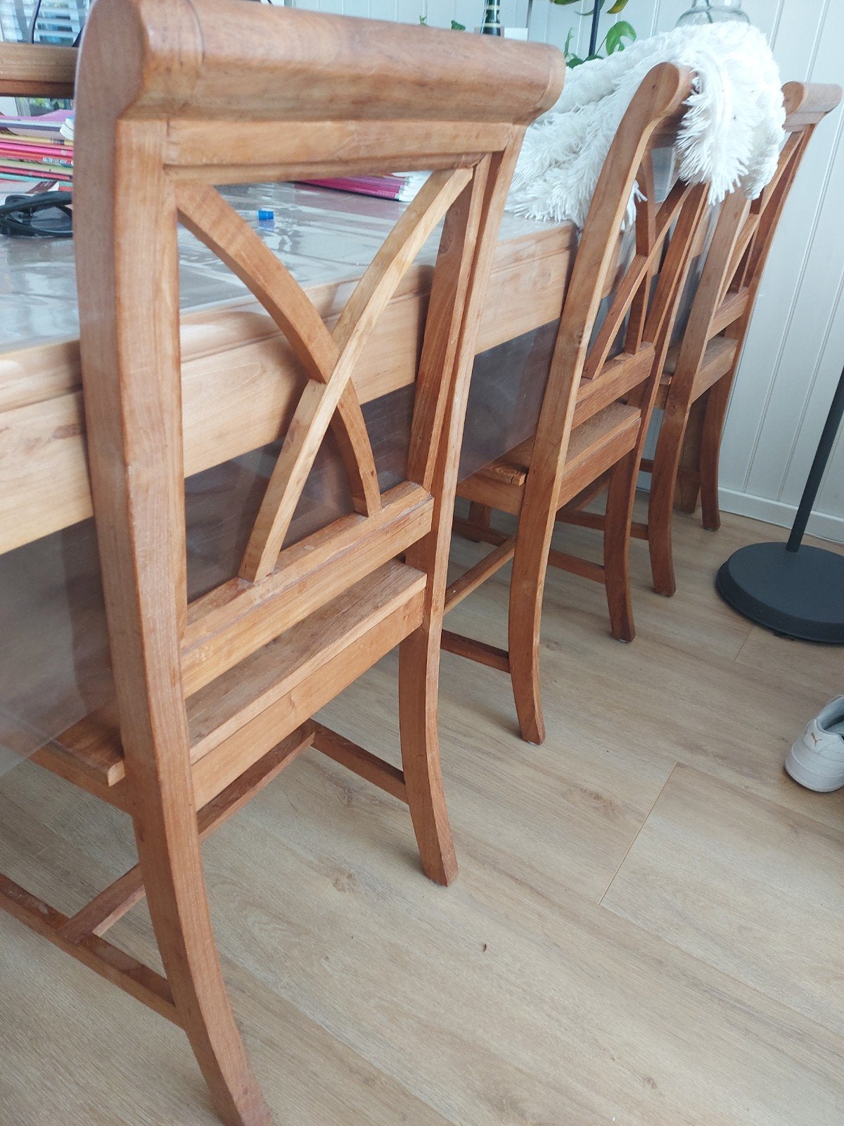 6 teak houten stoelen met kruisrugleuning, Huis en Inrichting, Ophalen of Verzenden, Gebruikt, Bruin, Vijf, Zes of meer stoelen