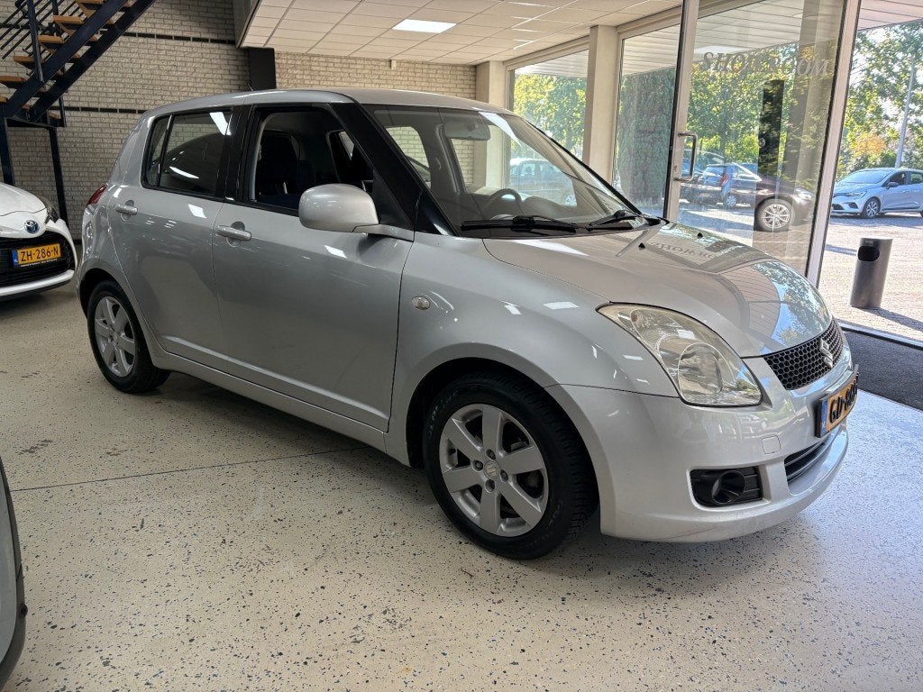 Suzuki SWIFT 1.3 COMFORT Airco CV Radio nieuwe apk, Voorwielaandrijving, Huisgarantie, Met garantie (alle), 400 kg