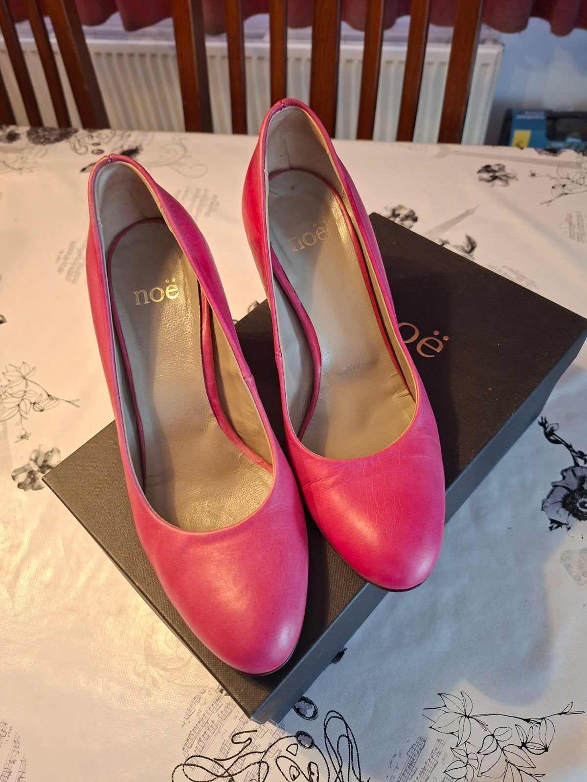 pumps rose van Noe mt 39, Ophalen of Verzenden, Zo goed als nieuw, Roze