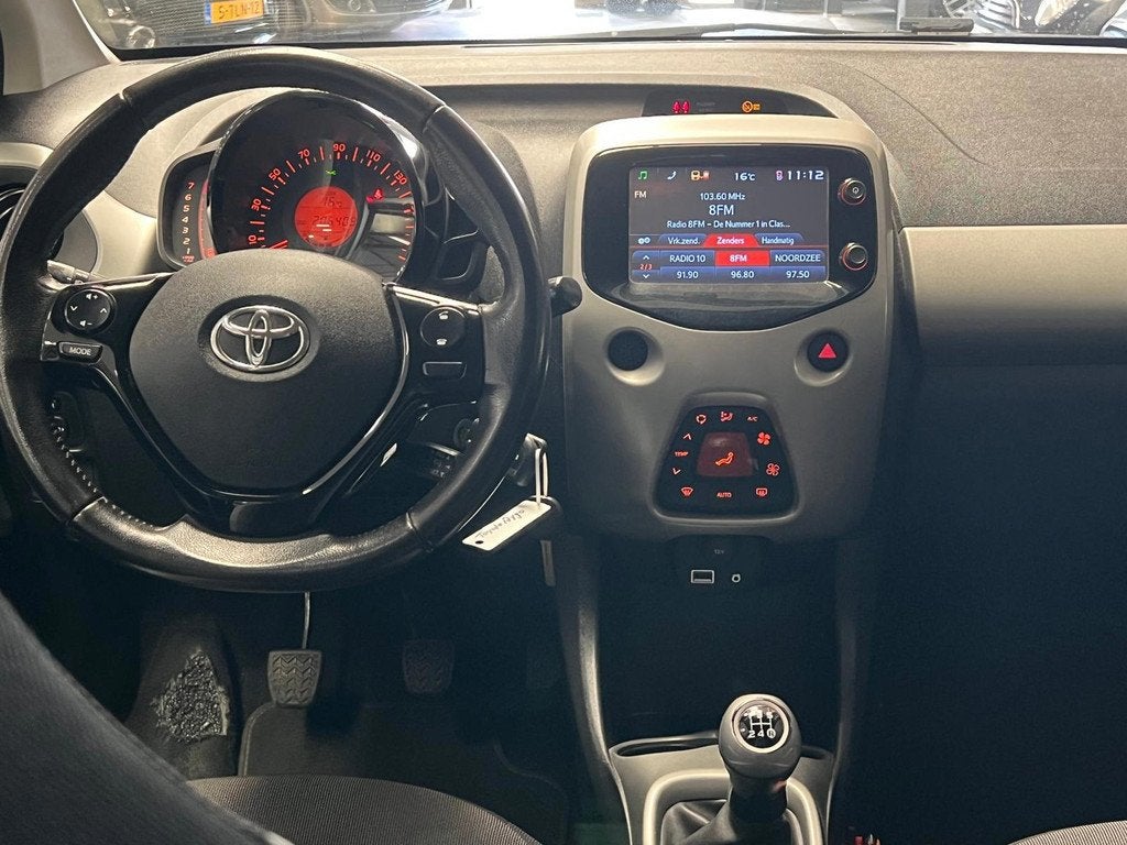 Toyota Aygo 1.0 VVT-i x-clusiv 2e Eigenaar - Achtercamera -, Auto's, Toyota, Voorwielaandrijving, Euro 5, Stof, Gebruikt