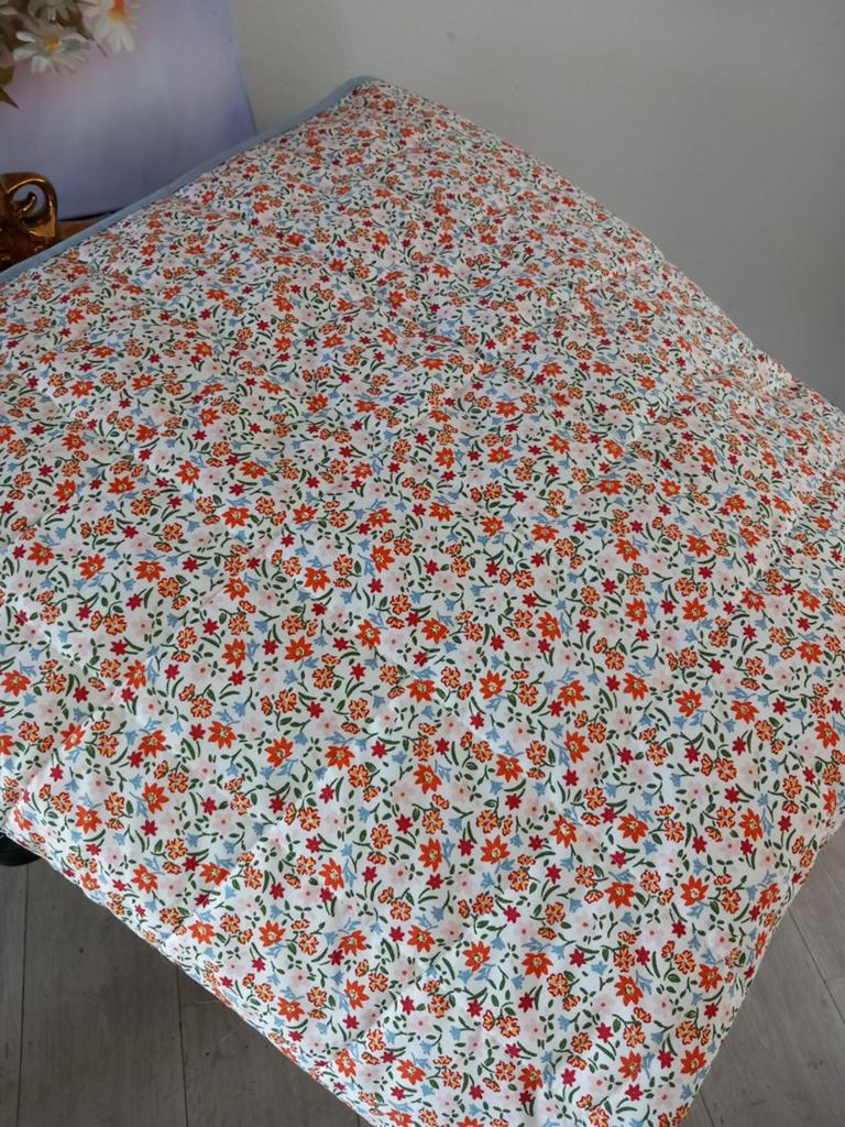 Bloemenprint Quilt/Deken Sprei - Oranje, Rood, Blauw, Huis en Inrichting, Ophalen of Verzenden, Tweepersoons, Blauw