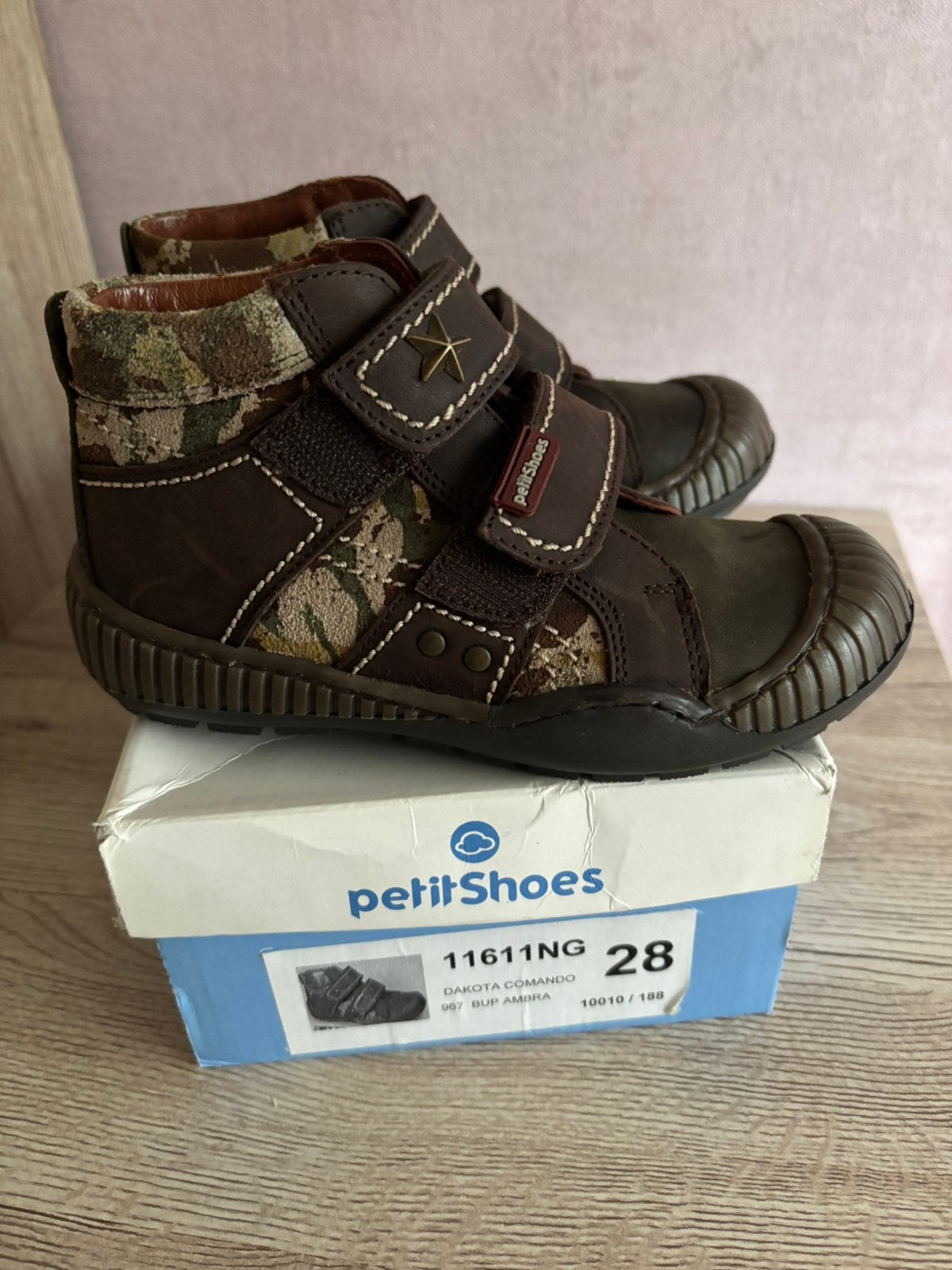 Schoenen PetitShoes  -  NIEUW, Schoenen, Nieuw, Ophalen of Verzenden, Jongen
