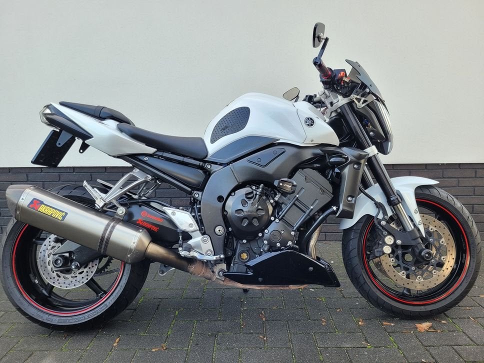 YAMAHA FZ 1  -Veel extras ! -Supermooie motor -Akra ! (bj 20, 4 cilinders, Motorrijbewijs A, Bedrijf, Onbekend