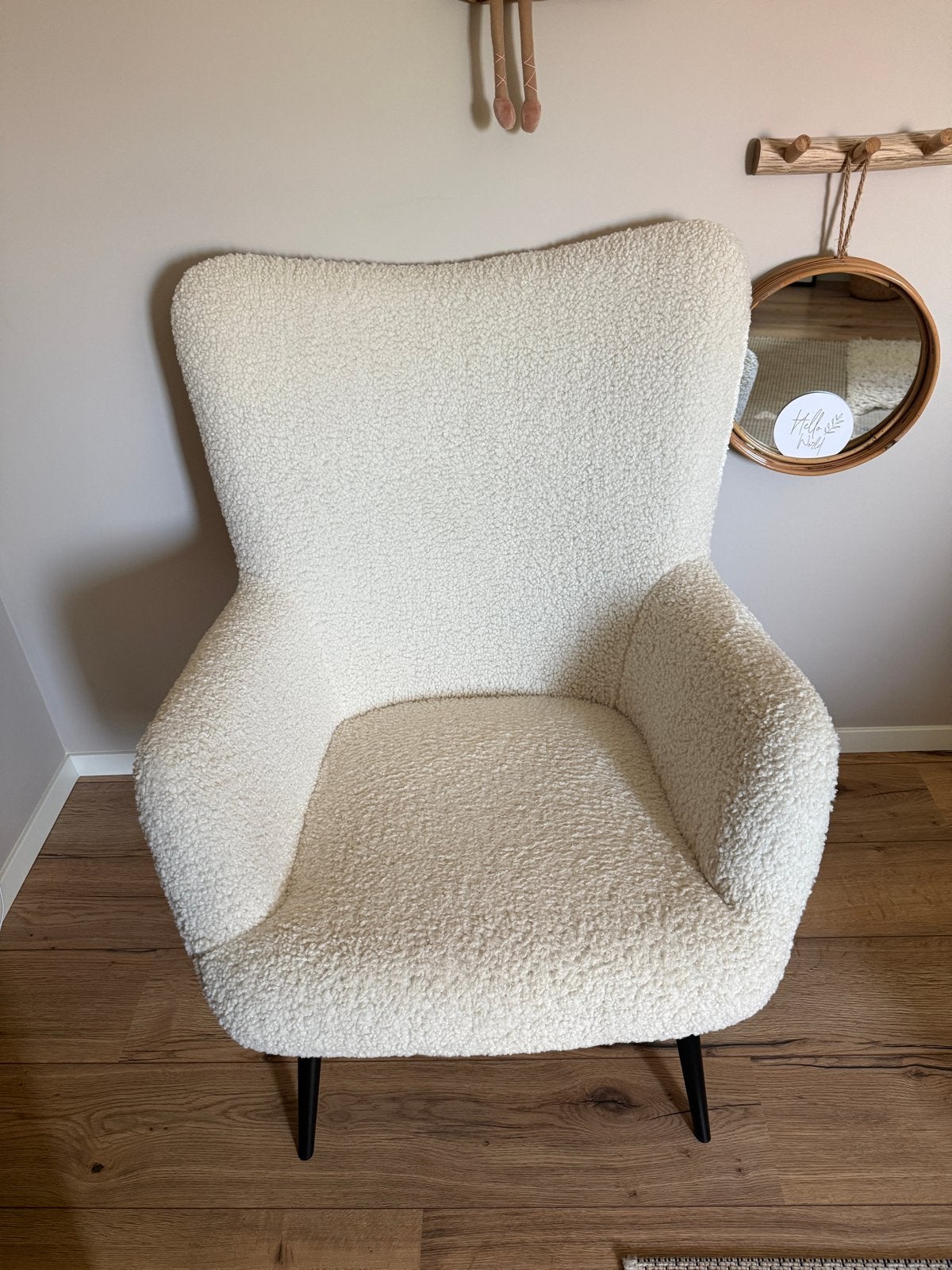 Jysk Fauteuil HUNDESTED off-white teddy met zwarte poten, Huis en Inrichting, Fauteuils, Ophalen, Gebruikt, 75 tot 100 cm, Stof