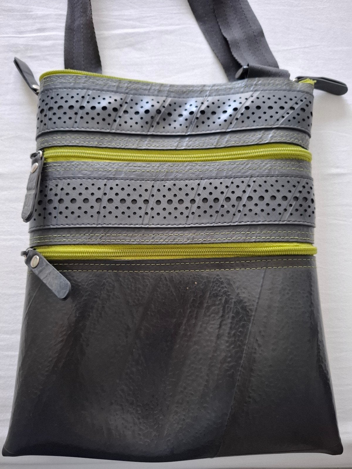 Special Recycled Rubber Vegan Handbag, Ophalen of Verzenden