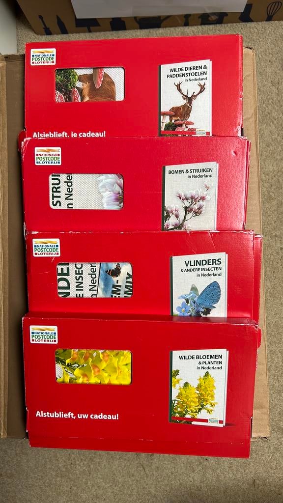 Postcode Loterij Boeken, Ophalen of Verzenden, Overige figuren, Zo goed als nieuw, Boek of Spel