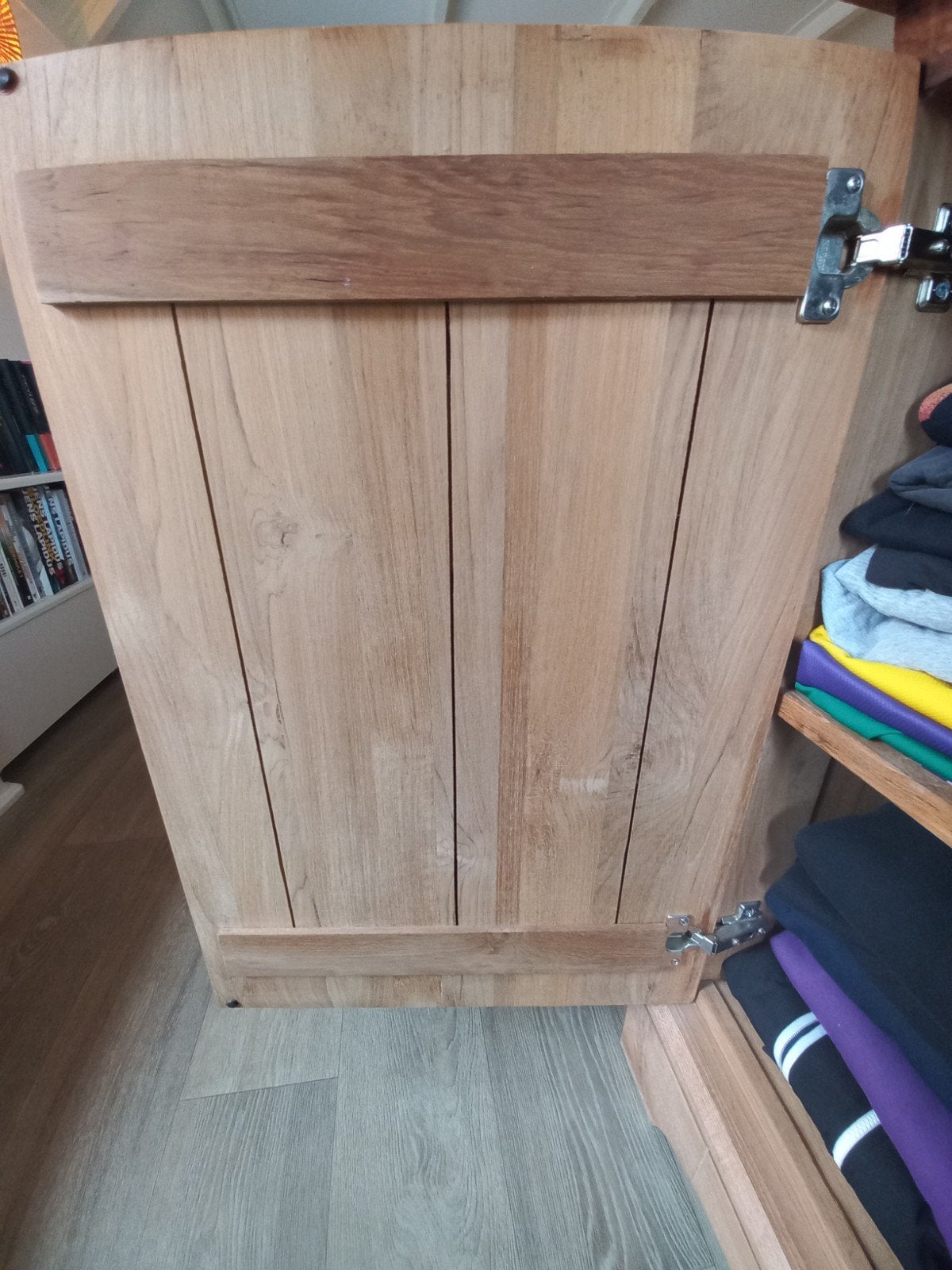 Foto 3 van Mooie kast (dressoir) van teakhout