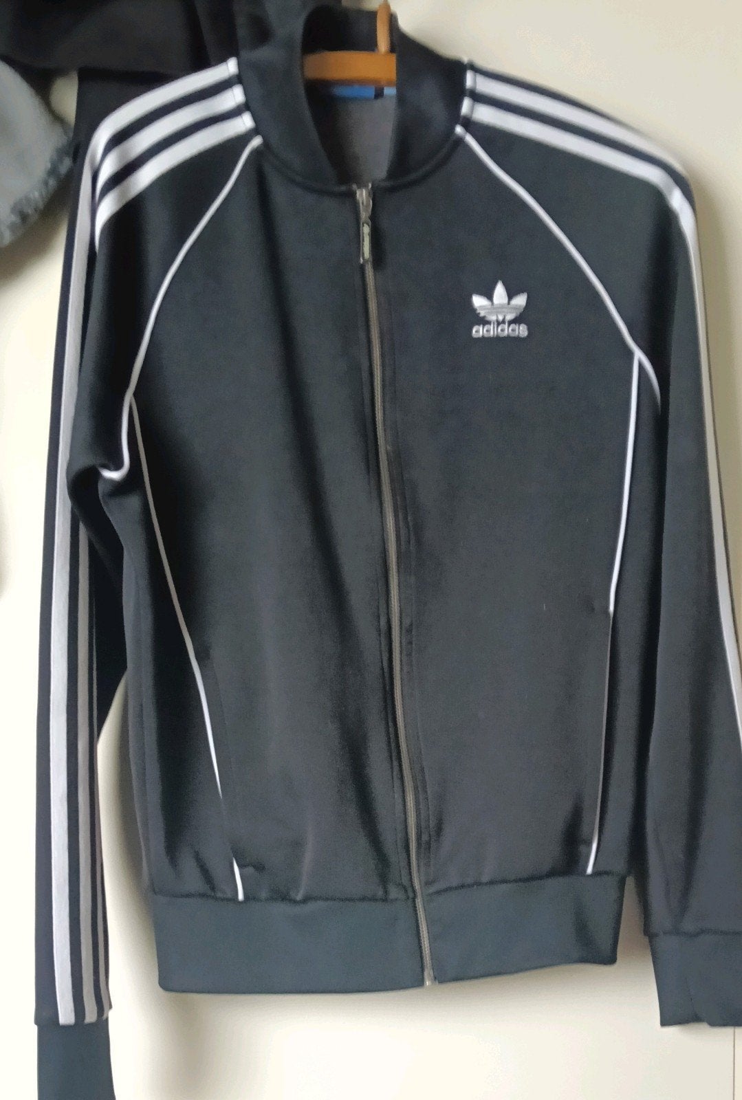 Adidas trainingsjack zwart met witte strepen, Maat 38/40 (M), Adidas, Zwart, Ophalen of Verzenden