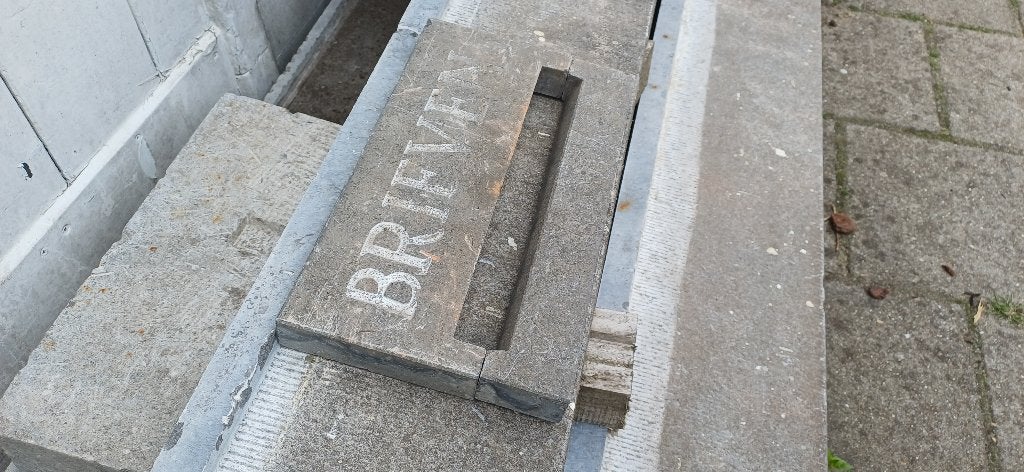Hardsteen brievenbus, Tuin en Terras, Ophalen of Verzenden, Gebruikt, Hardsteen, Inbouw