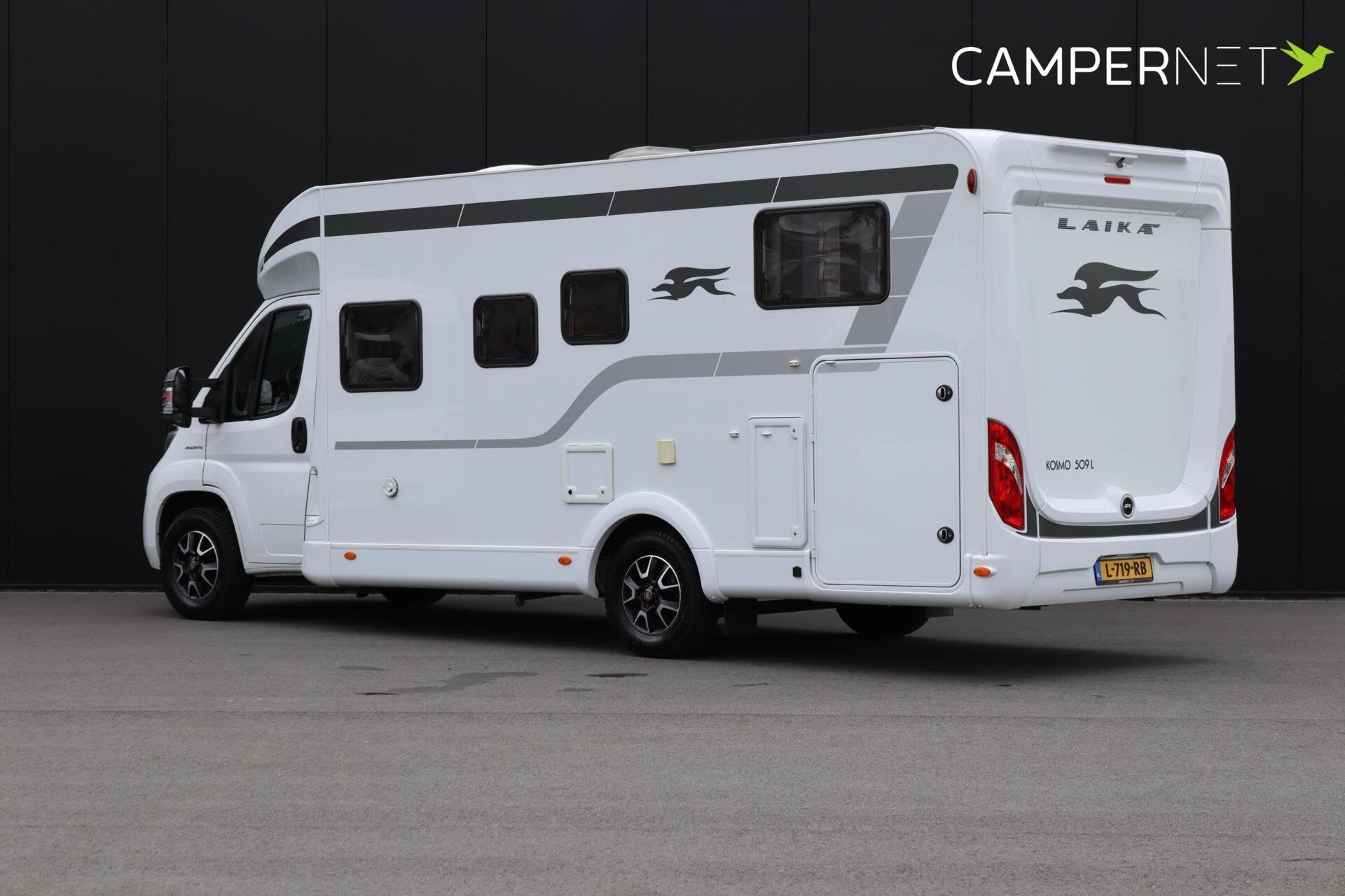 Laika caravans s.p.a. KOSMO 509L 160pk Automaat | Lengtebedd, Caravans en Kamperen, Automaat, Hordeur, Achteruitrijcamera, Tot en met 2