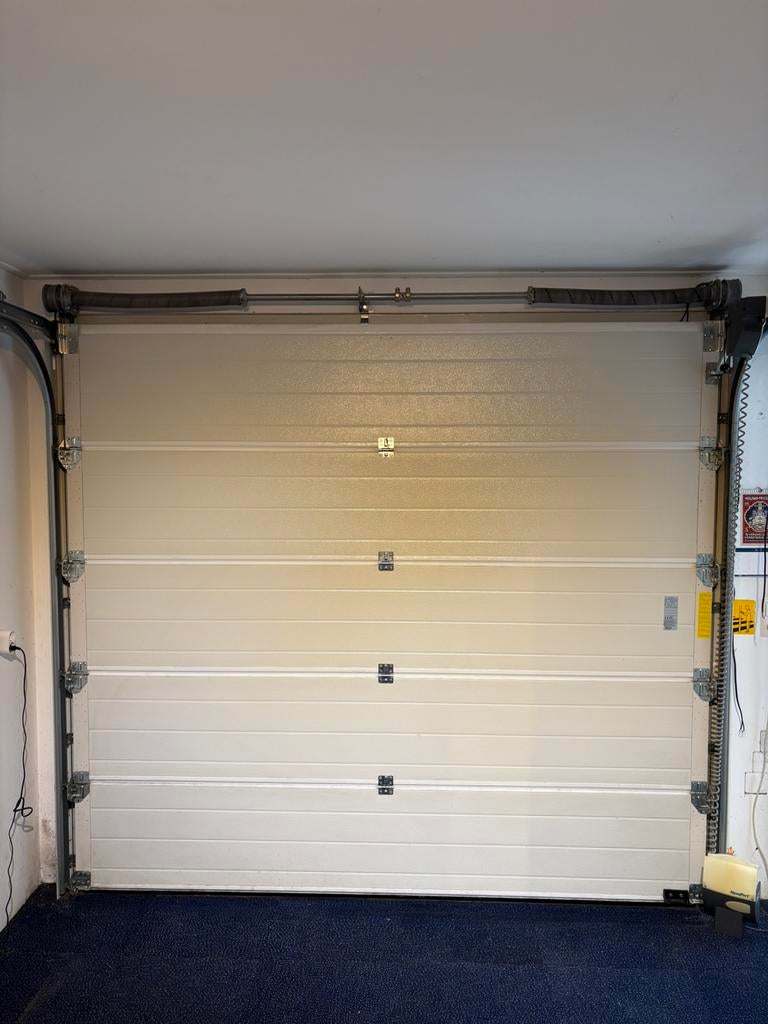 Garagedeur Novoferm 2.50 x 2.25, Doe-het-zelf en Verbouw, Deuren en Horren, Ophalen, Garagedeur, Zo goed als nieuw, 120 cm of meer