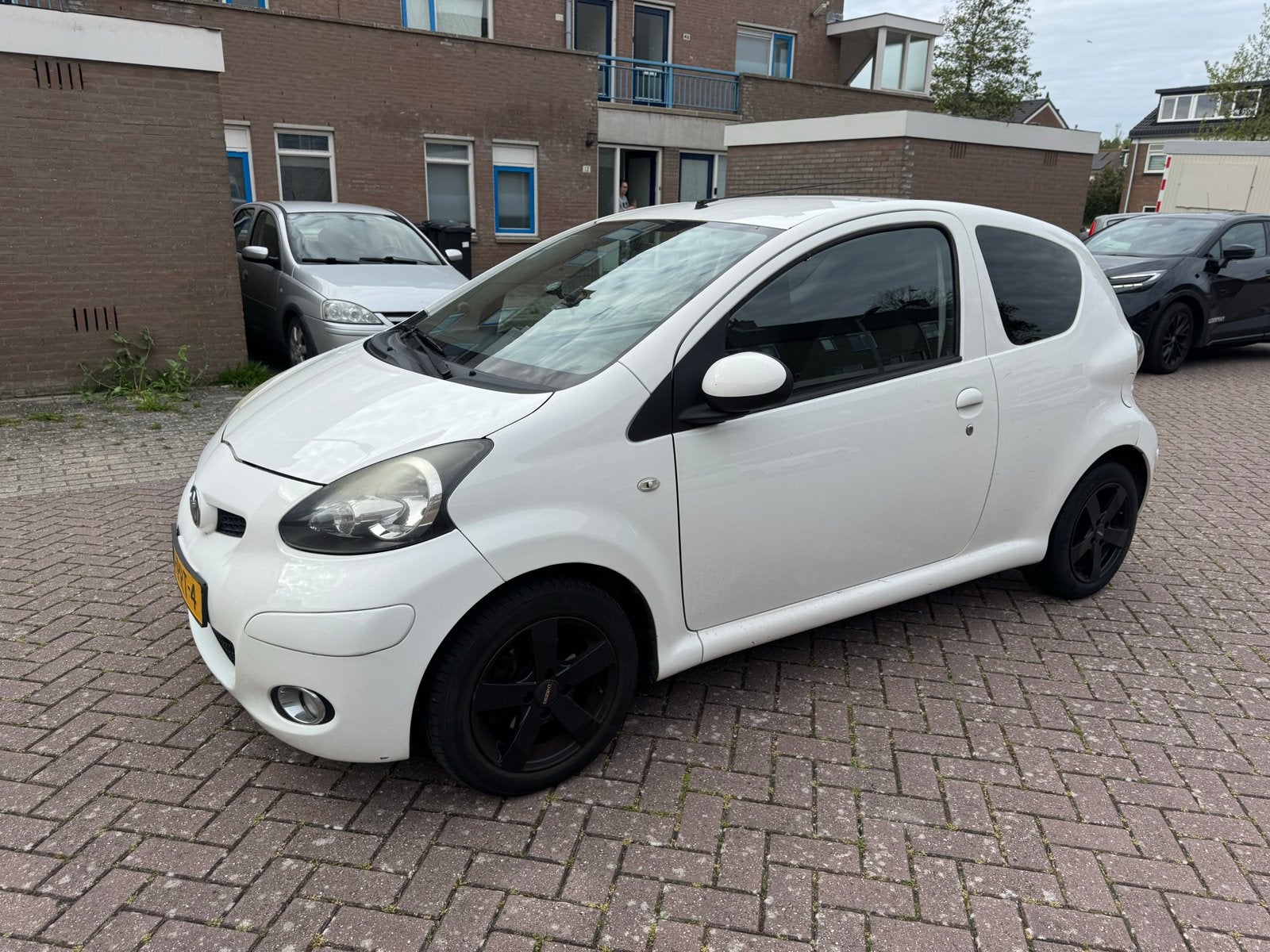 Toyota Aygo 1.0 2011 Wit, Auto's, Toyota, Voorwielaandrijving, 4 stoelen, Origineel Nederlands, Handgeschakeld