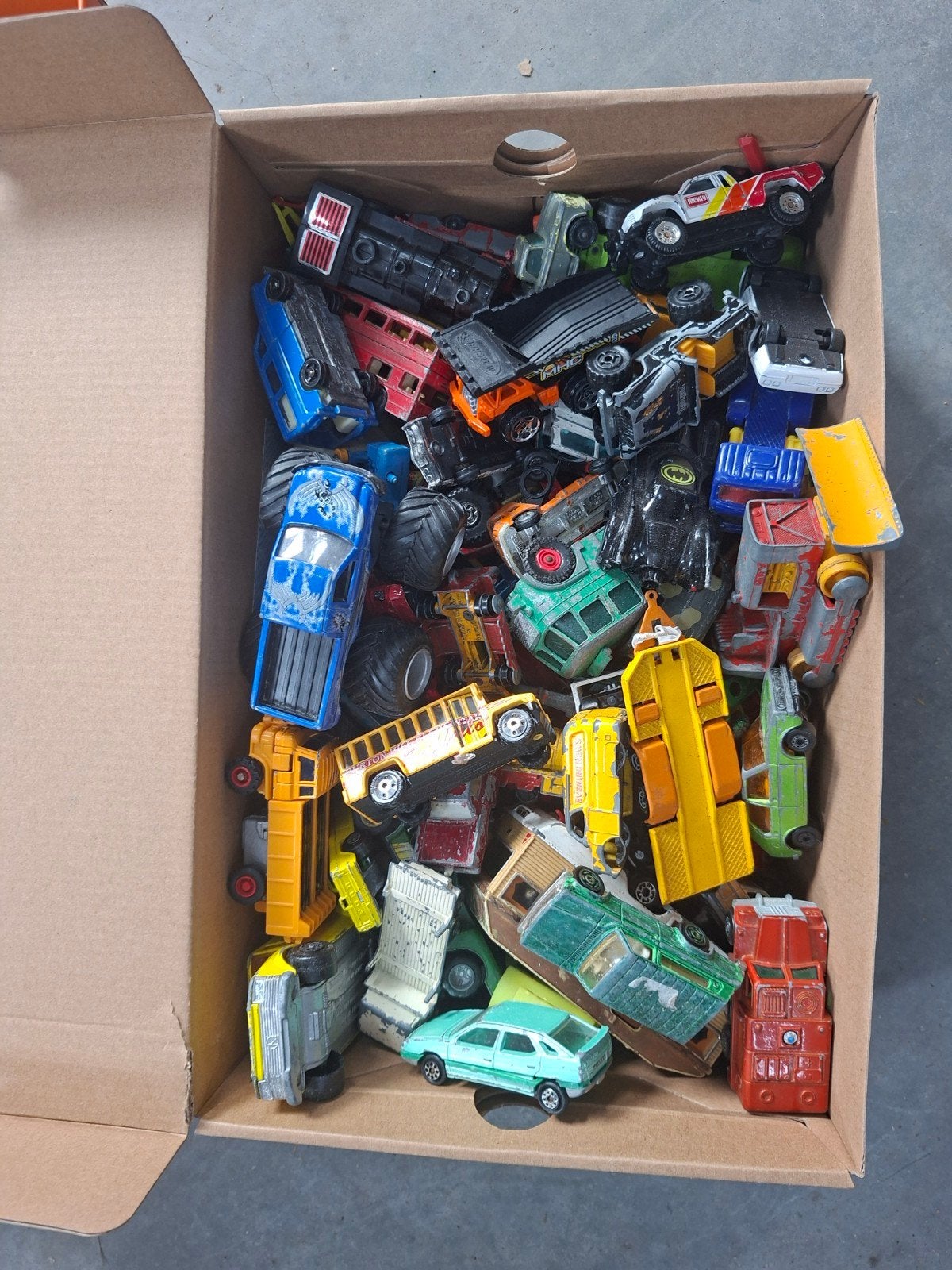 doos vol oude auto's, Verzamelen, Ophalen of Verzenden, Gebruikt