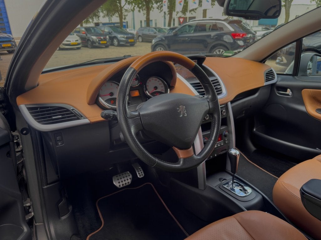 Peugeot 207 CC 1.6 VTi Féline automaat (bj 2008), Auto's, Automaat, Gebruikt, 4 cilinders, 4 stoelen