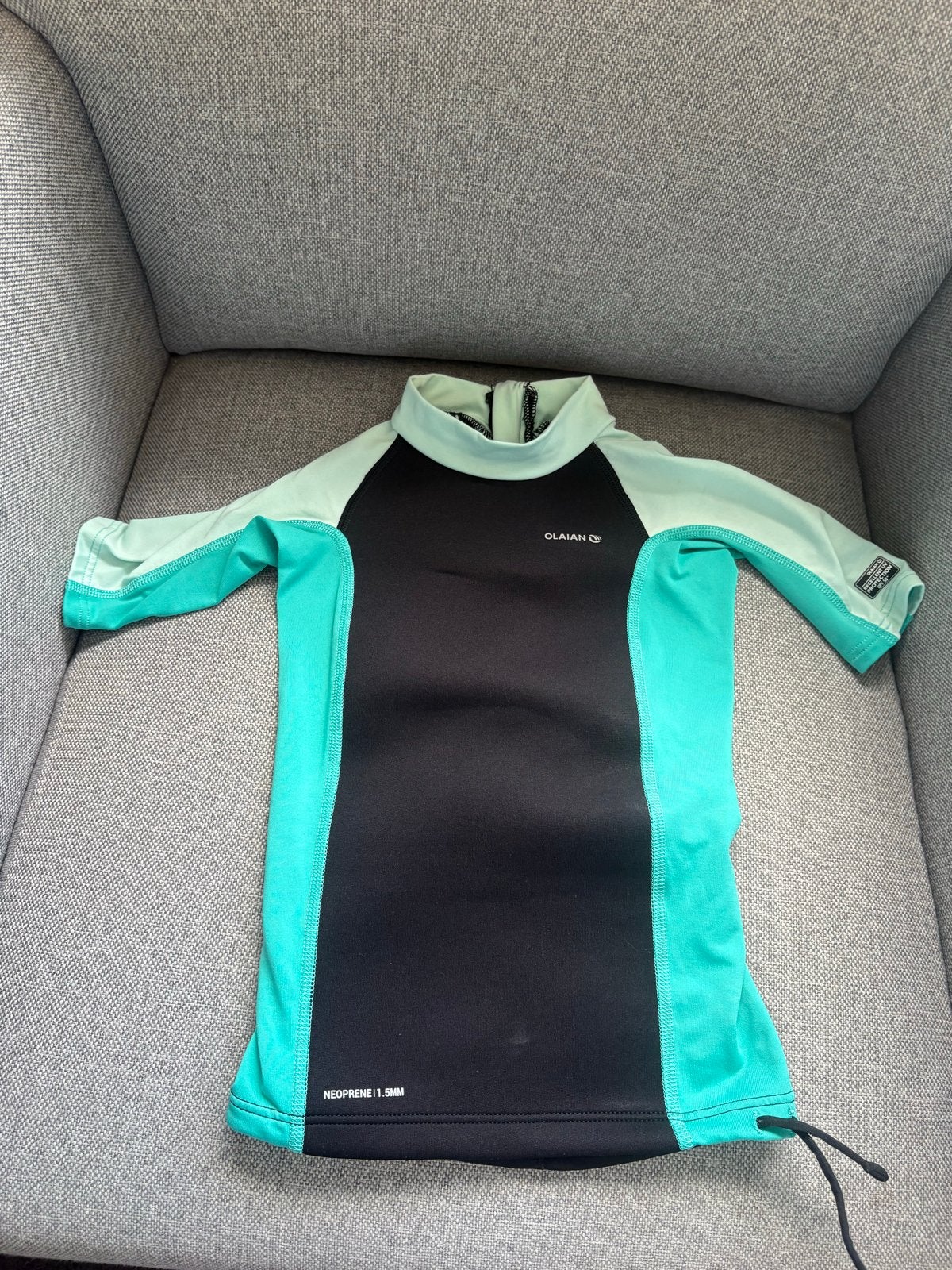 UV shirt wetsuit stof maat 116 (6 jaar) Olaian Decathlon, Ophalen of Verzenden, Zo goed als nieuw, Jongen of Meisje, Sport- of Zwemkleding