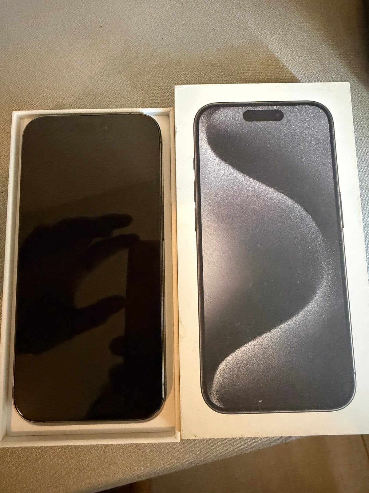 Iphone 15 pro black titanium met doos, Telecommunicatie, Mobiele telefoons | Apple iPhone, Ophalen, 128 GB, Zwart, Zo goed als nieuw