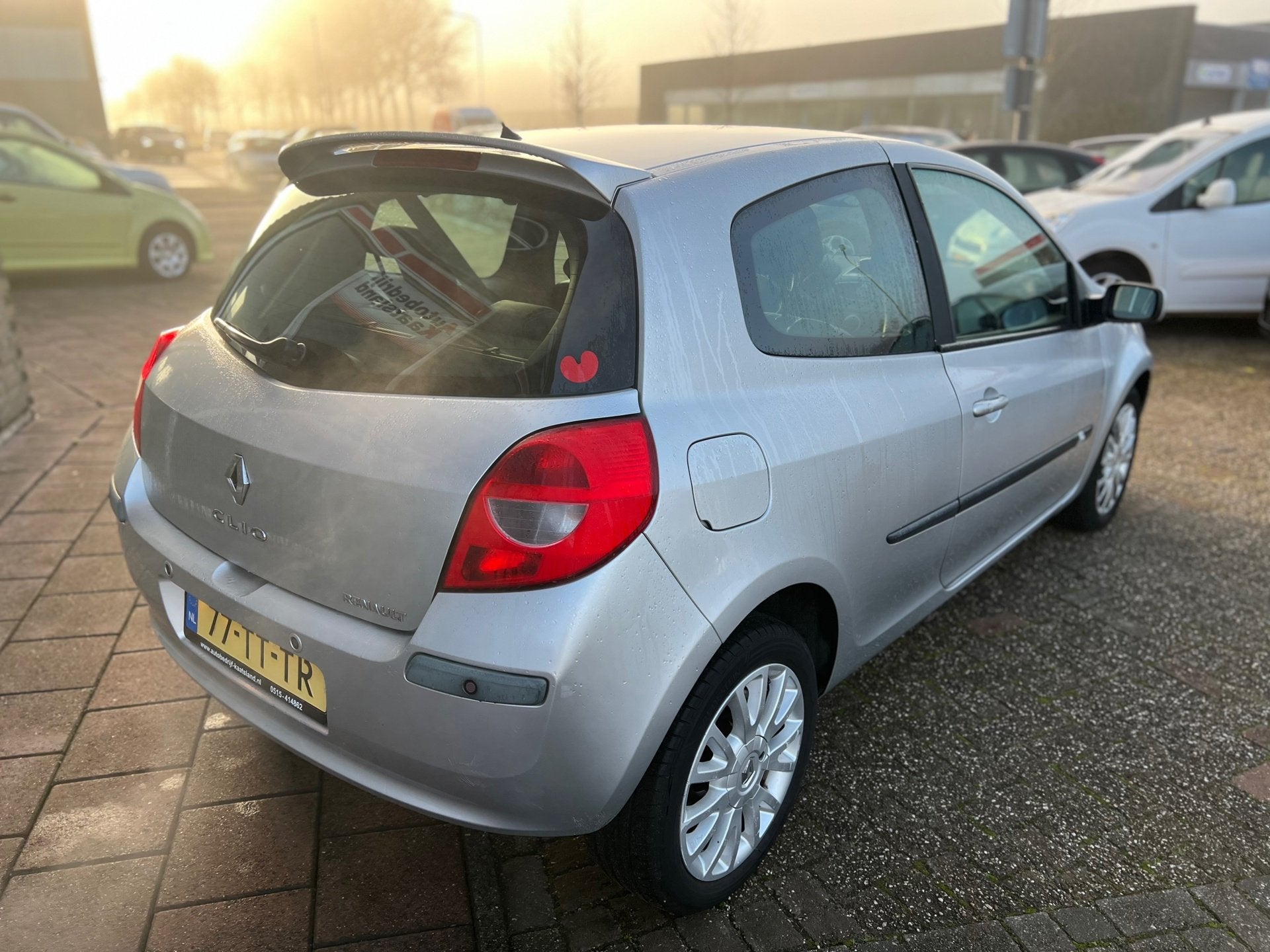 Renault Clio 1.6-16V Dynamique S - APK: 01-2027! - Cruise -, Voorwielaandrijving, Gebruikt, Zwart, 4 cilinders