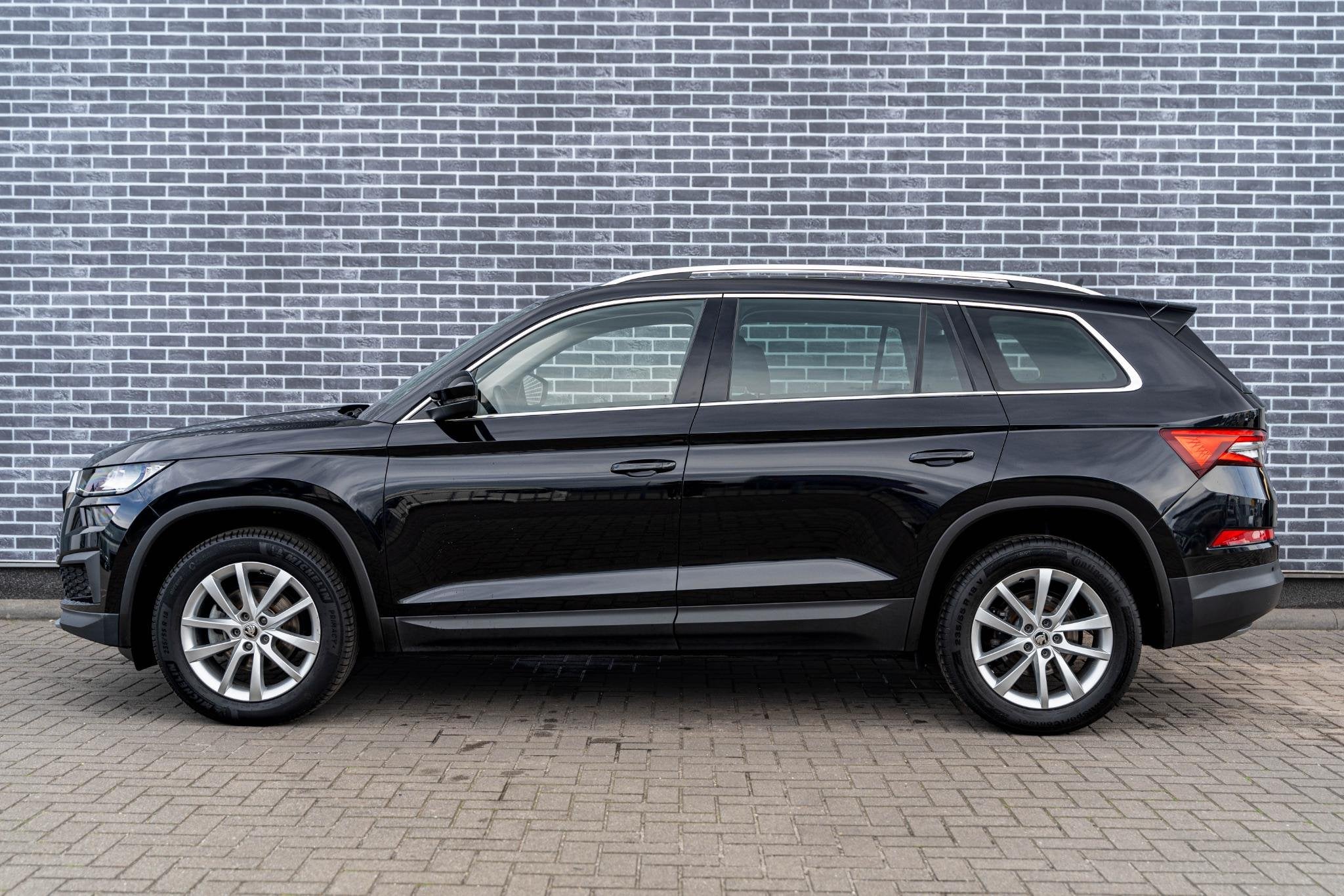 Skoda Kodiaq 1.5 TSI DSG Business Edition | Achteruitrijcame, Auto's, Skoda, 4 cilinders, 150 pk, Leder en Stof, Zwart