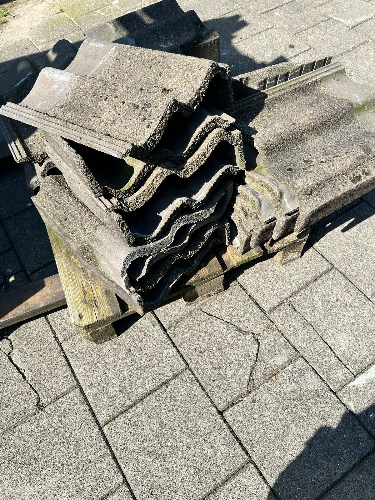 Betonnen gevelpannen zwart (19 rechts, 7 links), Overige materialen, Gebruikt, Zwart, Ophalen of Verzenden
