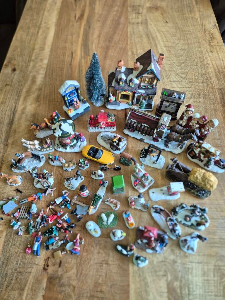 Kerstdorp figuren en huis beschadigd kersthuisjes, Ophalen of Verzenden