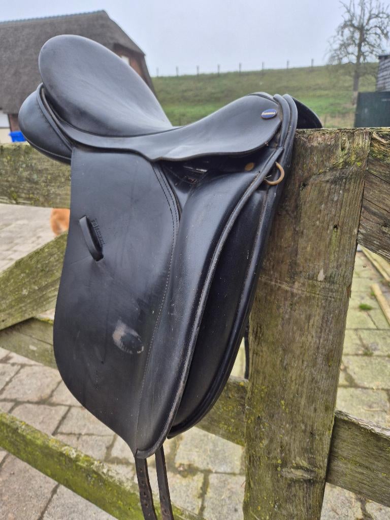 Euroriding Diamant Jade dressuurzadel – 18 inch, Dieren en Toebehoren, Paarden en Pony's | Zadels, Ophalen, Gebruikt, Dressuur