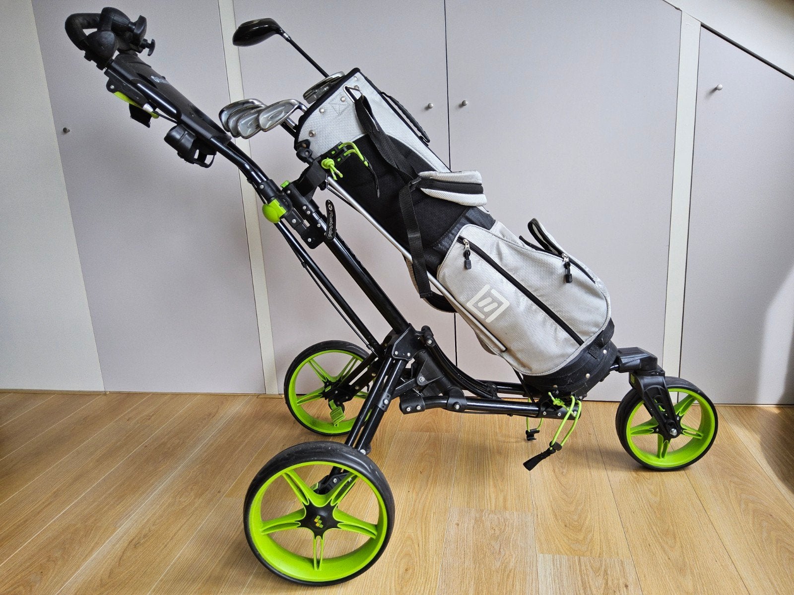 Een complete en een "halve" golfset, en een golftrolley, Sport en Fitness, Golf, Ophalen, Gebruikt, Set, Overige merken