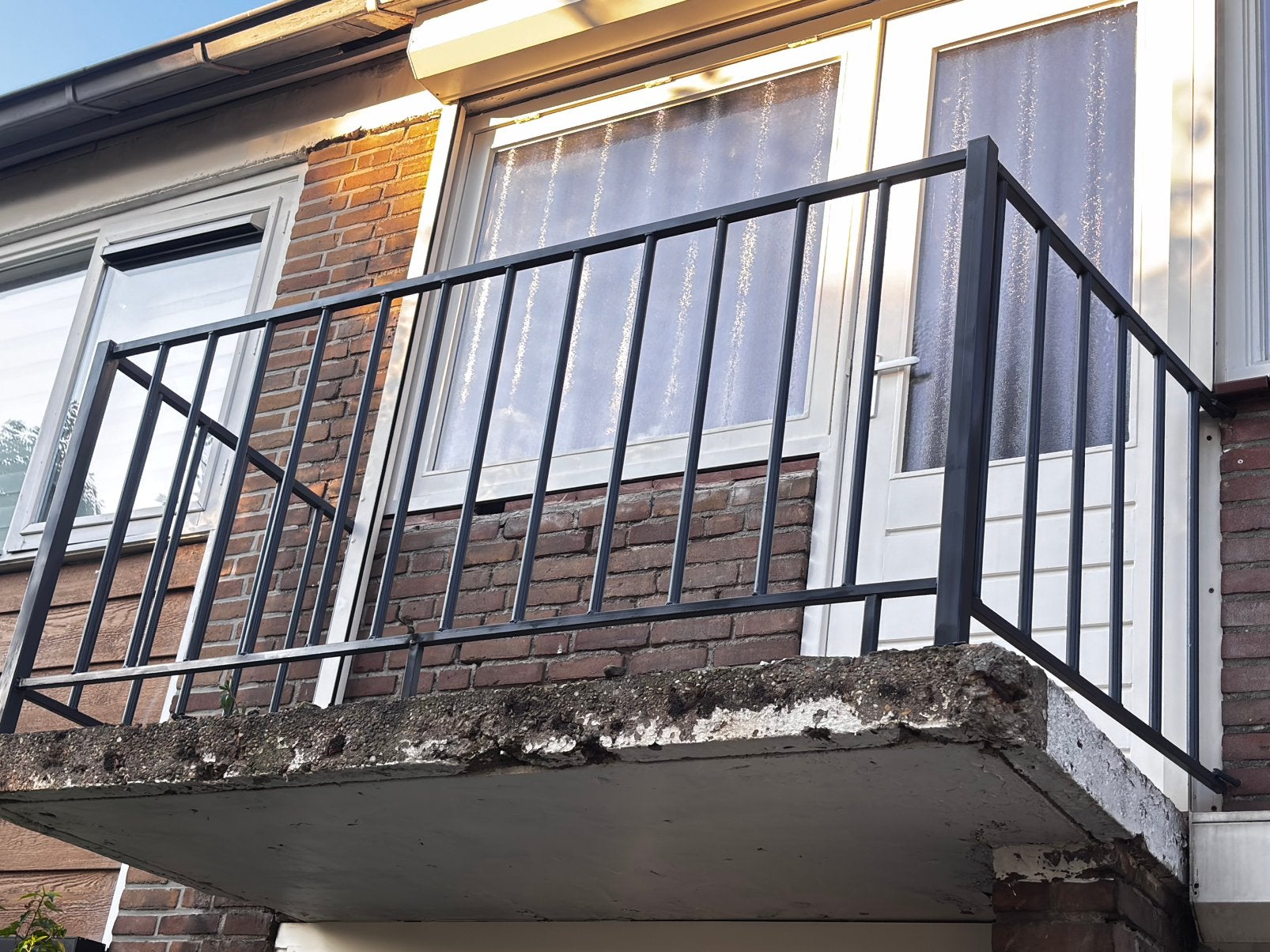 Fabricage en installatie van metalen hekken en balustrades., Nieuw, Ophalen of Verzenden, IJzer, 200 cm of meer