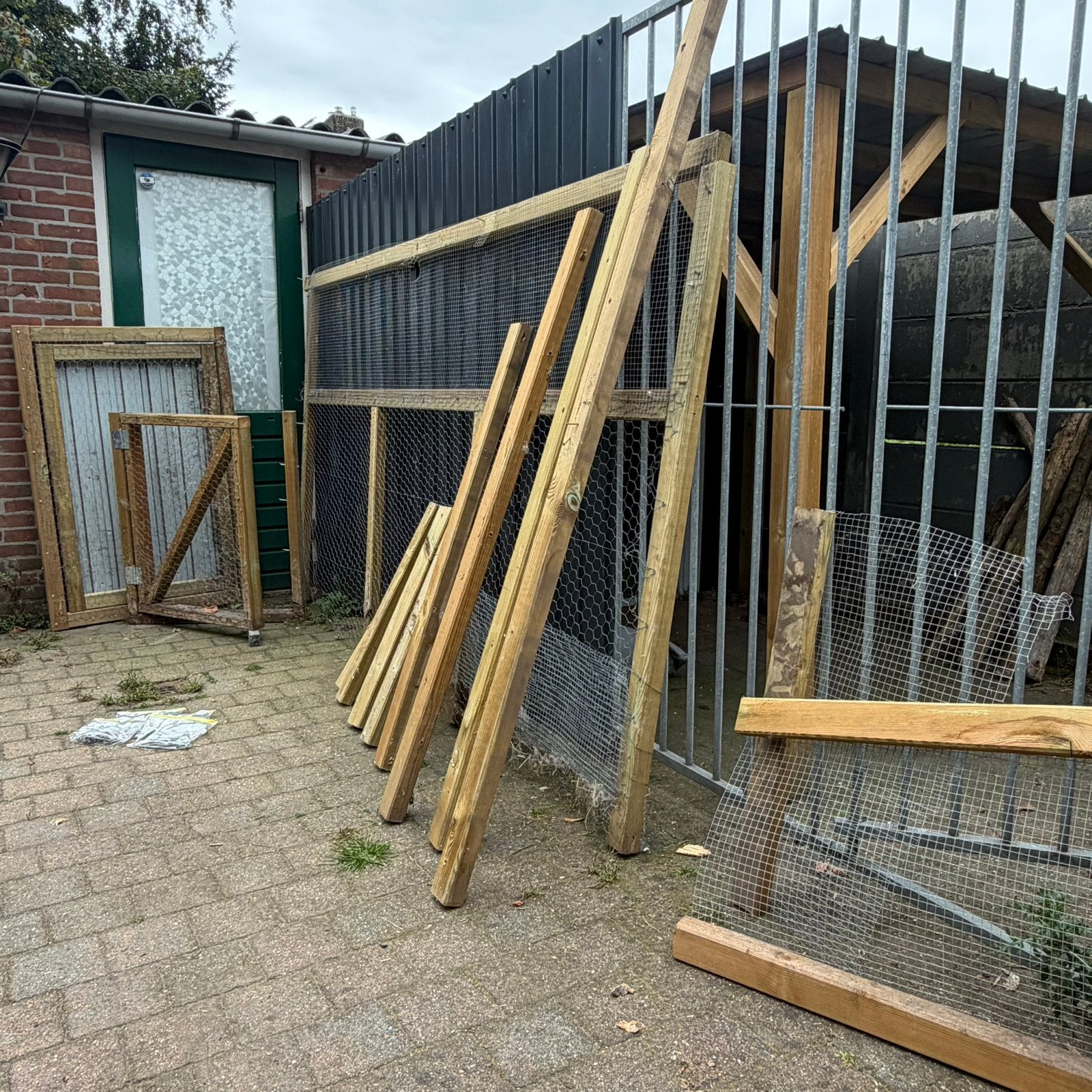 Konijnenhok / caviaverblijf, overkapte ren + binnenhok, Ophalen, Gebruikt, Kippenhok of Kippenren