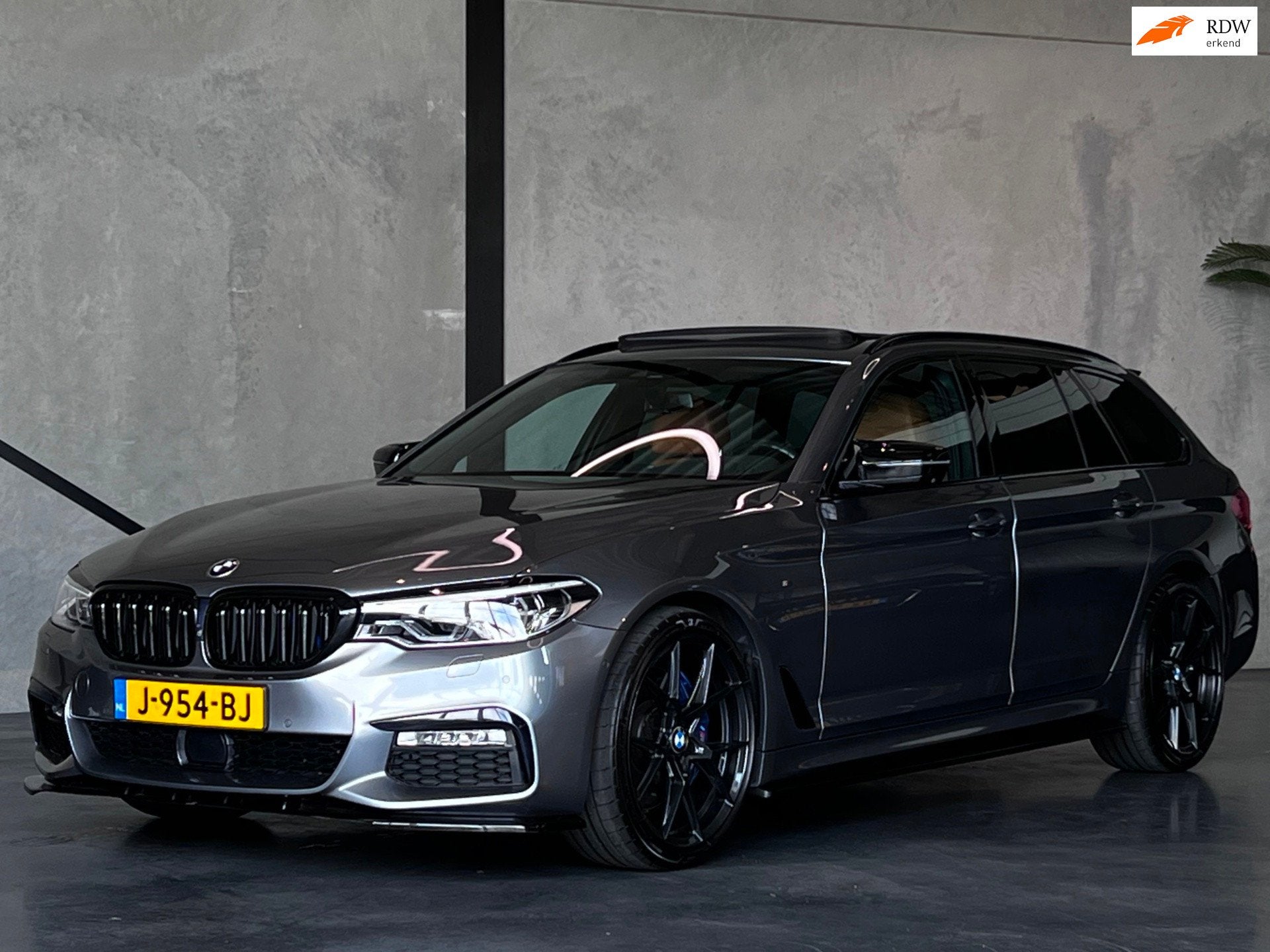 BMW 5-serie Touring 540iX M-Sport,Pano,DDC,360°,ACC,VOL !, Gebruikt, Euro 6, 2000 kg, IX