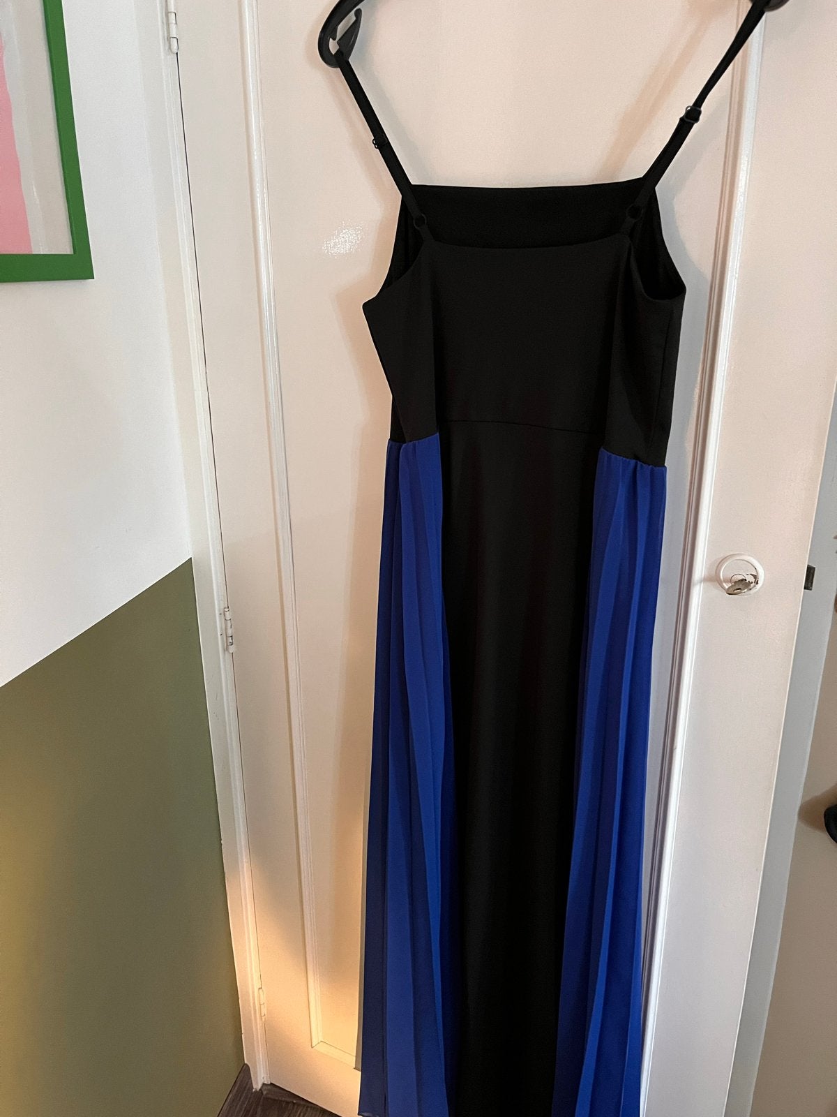 Bodyflirt Boutique Zwarte Jurk met Blauwe Plooien, Zwart, Maat 42/44 (L), Nieuw, Ophalen of Verzenden