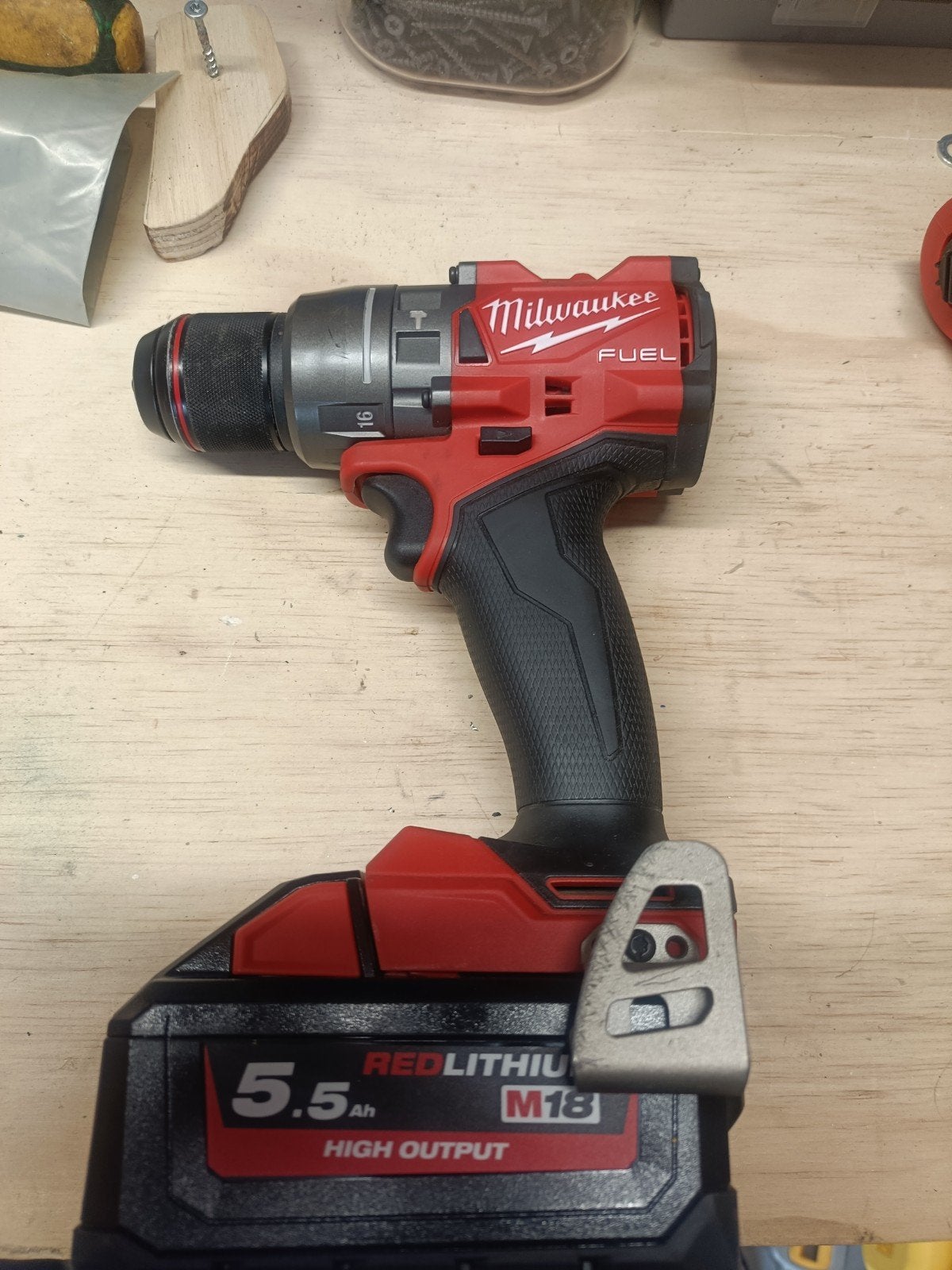Milwaukee FUEL M18 Boor- en Schroefmachine met 5.5Ah accu, Ophalen of Verzenden, Zo goed als nieuw, 600 watt of meer, Boor- en Schroefmachine