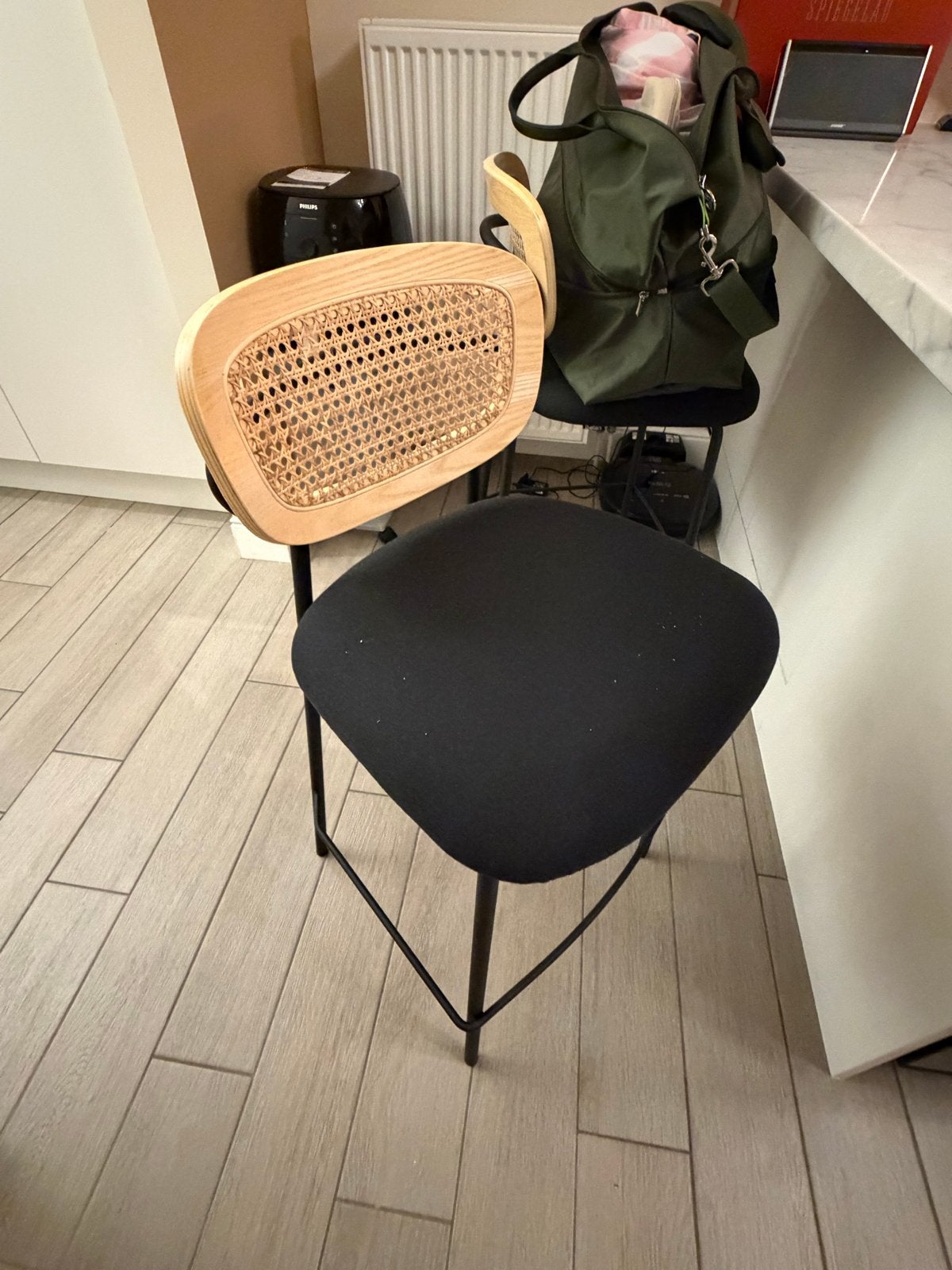 2x Rotan Barkrukken - Zwart met Houten Rugleuning, Huis en Inrichting, Ophalen, Met voetsteun, Zo goed als nieuw, 90 cm of meer