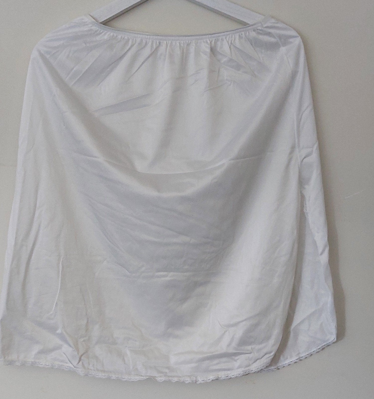 Witte onderrok met split, Kleding | Dames, Rokken, Ophalen of Verzenden, Zo goed als nieuw, Wit, Knielengte