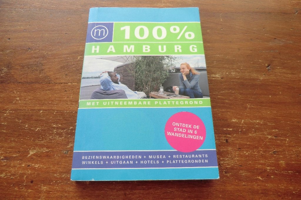 reisgids - 100% Hamburg - momedia (2012), Ophalen of Verzenden, Gelezen, Europa, Reisgids of -boek
