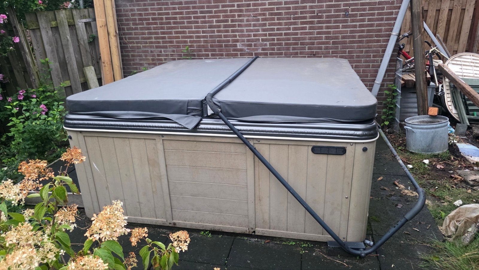 Goedwerkende 6-persoons jacuzzi met nieuwe pomp, Ophalen, Gebruikt, Overige typen, Vierkant