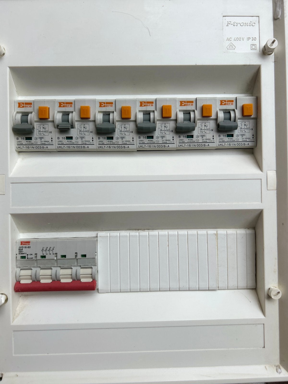 Groepenkast met hoofdschakelaar 63A en 6x aardlekautomaat, Ophalen of Verzenden, Gebruikt, Overige typen