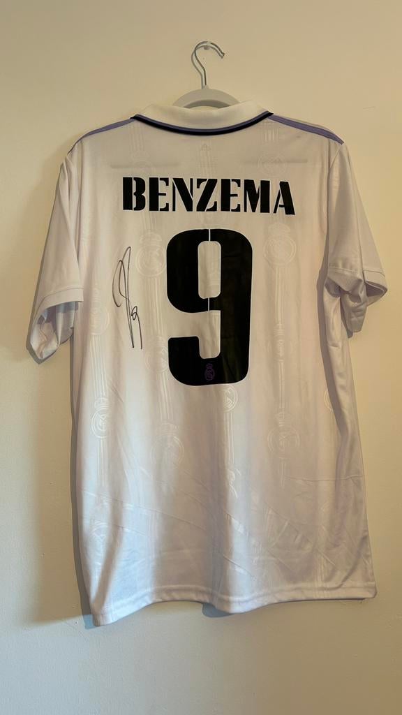 Gesingeerd Real Madrid shirt door Karim Benzema +videobewijs, Verzamelen, Sportartikelen en Voetbal, Ophalen of Verzenden, Zo goed als nieuw