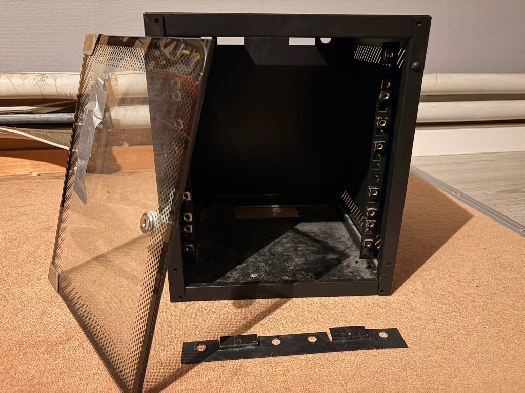 Patchkast 10 inch 6U, Computers en Software, Serverkasten, Ophalen of Verzenden, Gebruikt, Glas, Plaatstaal