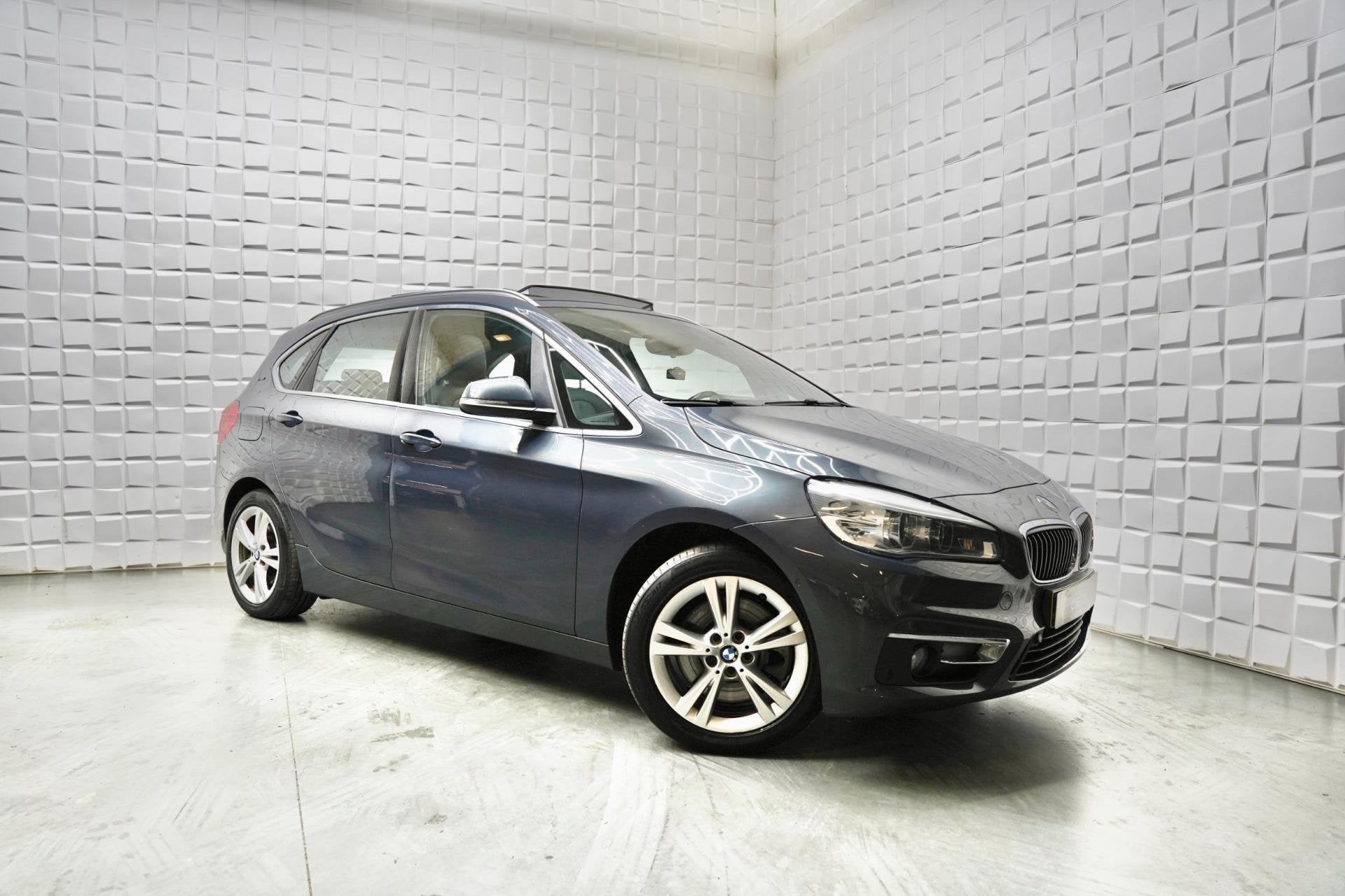 BMW 2-serie Active Tourer 225xe Centennial High Executive PA, Auto's, Automaat, Dealer onderhouden, Gebruikt, Bedrijf
