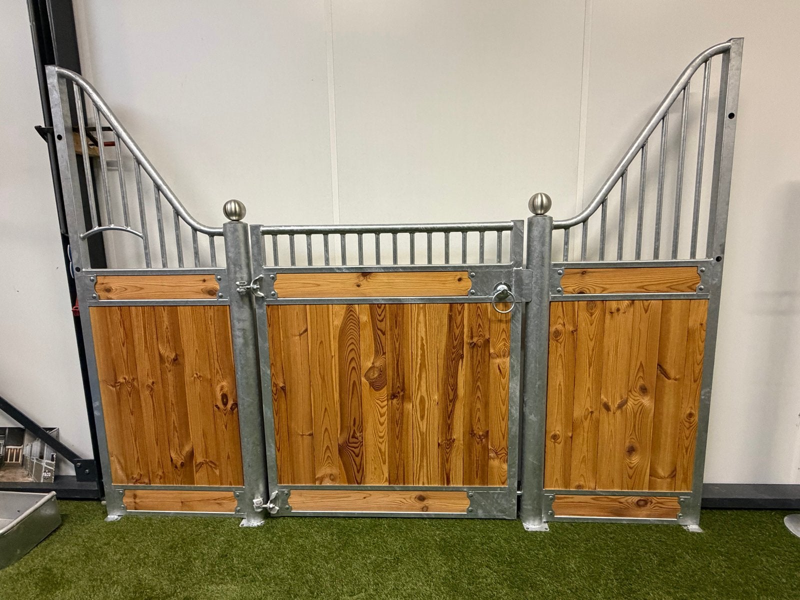Luxe stalwand / voorwand - showroommodel, Stalling, 1 paard of pony