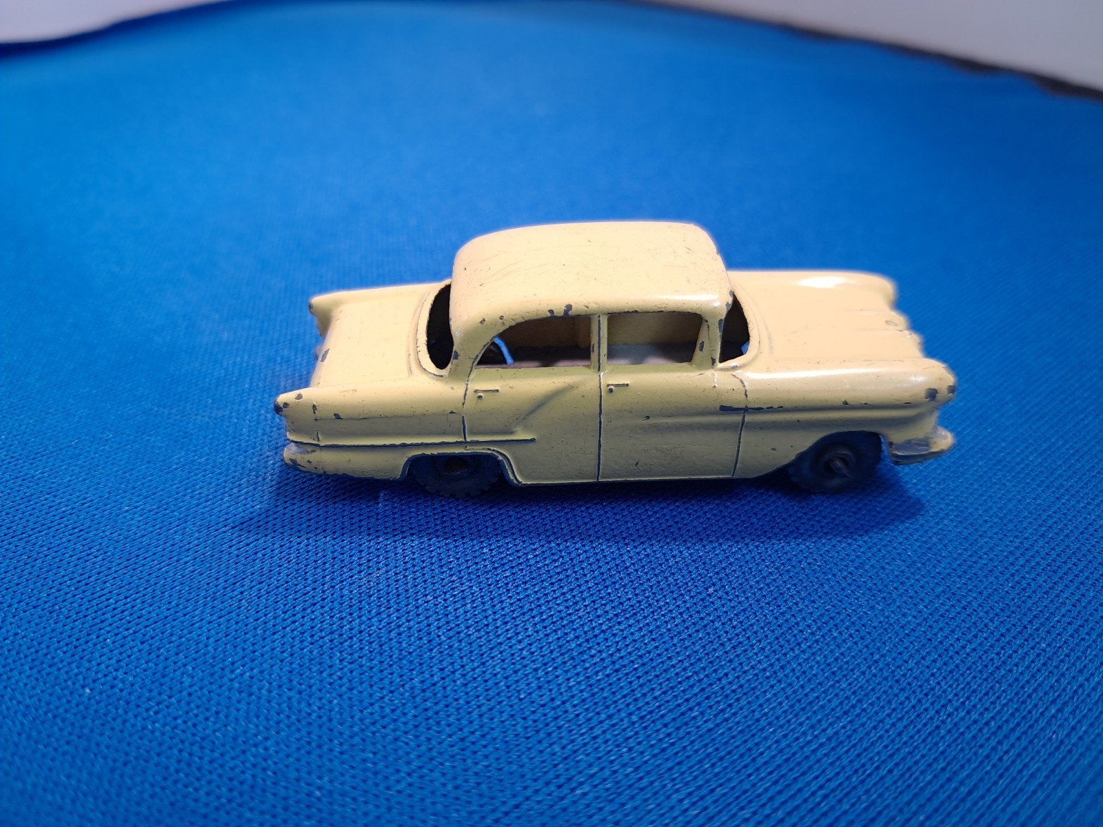 Gele Vauxhall Victor, Overige merken, Gebruikt, Auto, 1:32 tot 1:50
