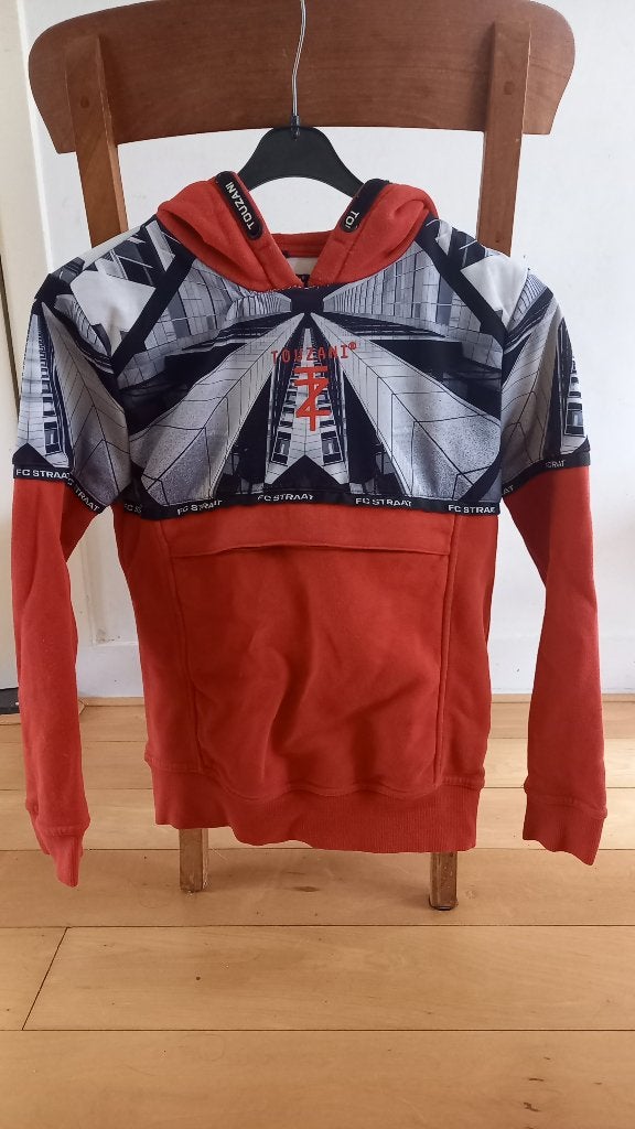 Touzani hoody maat 146-152, Ophalen, Zo goed als nieuw, Jongen of Meisje, Trui of Vest