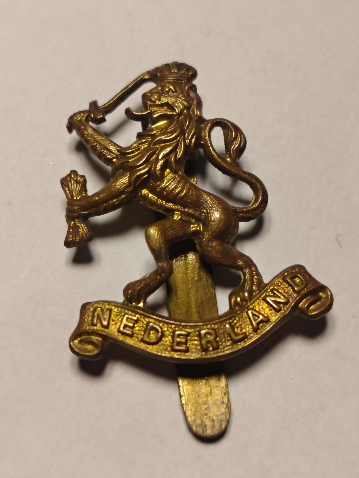 Prinses Irene Brigade Baretembleem J.R. Gaunt London, Ophalen of Verzenden, Nederland, Embleem of Badge