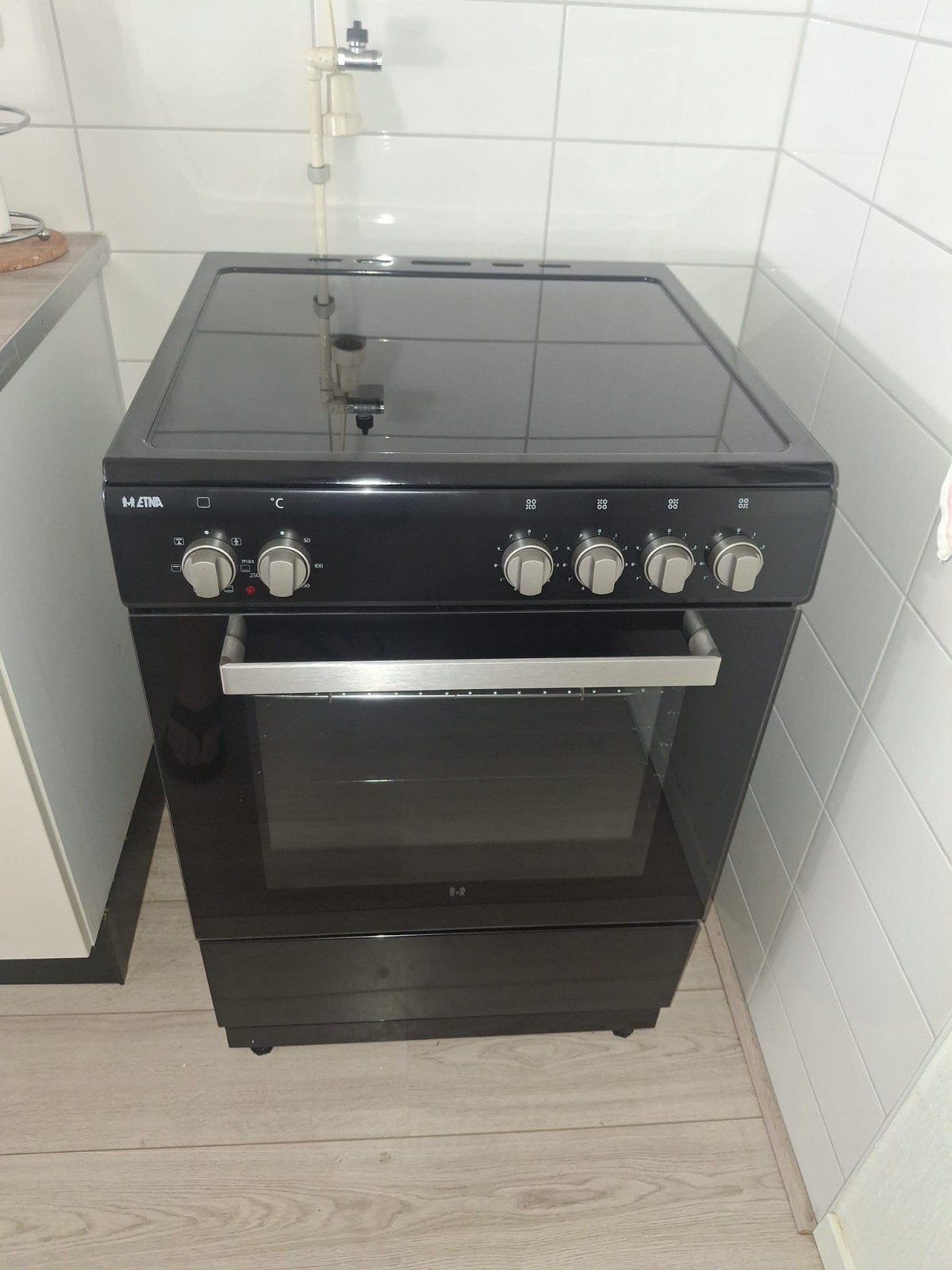 een gloednieuw ETNA inductiefornuis, Witgoed en Apparatuur, Fornuizen, Ophalen, Minder dan 85 cm, Hete lucht, Nieuw