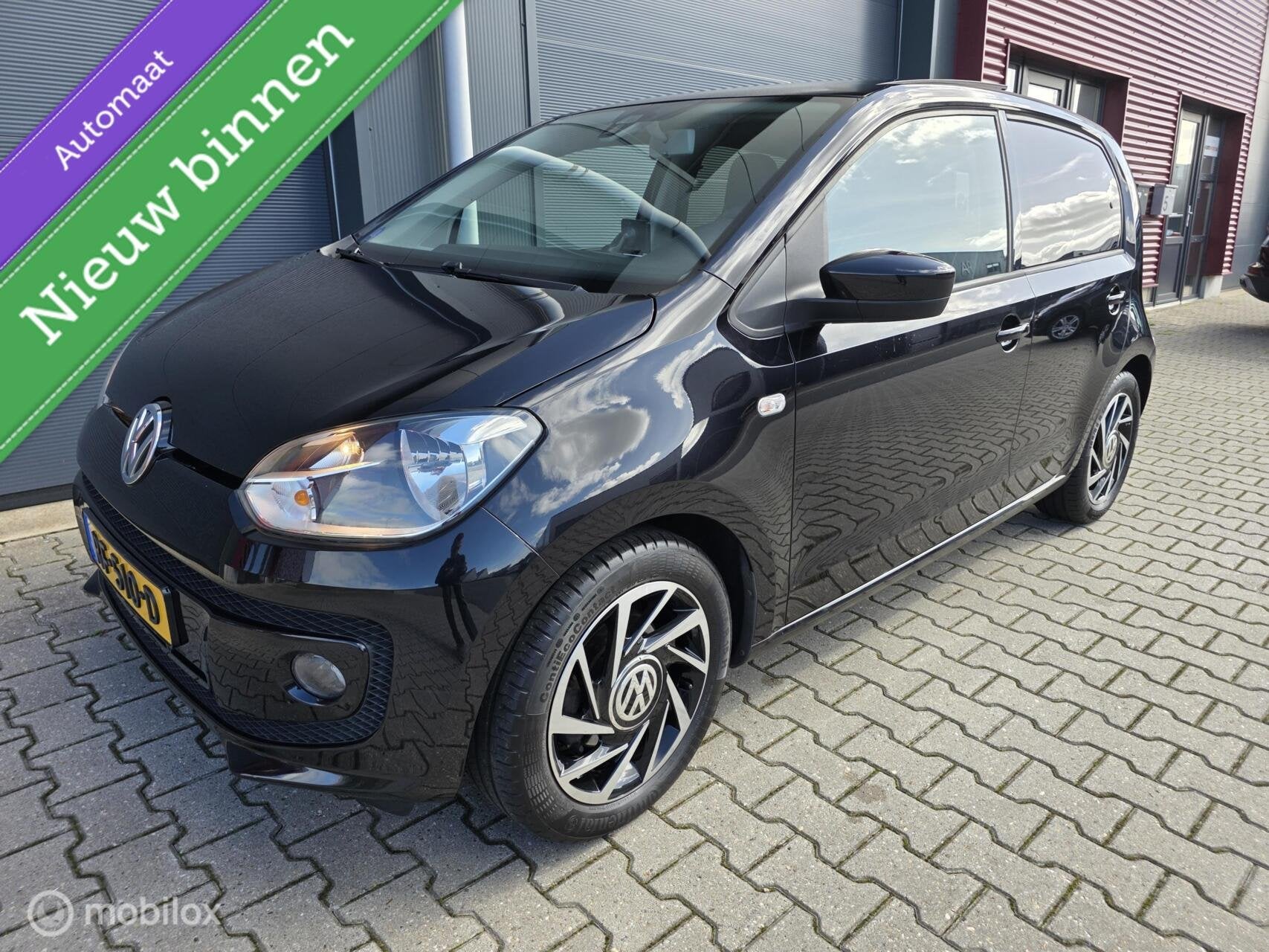 Volkswagen high up /Automaat /Panoramadak /sky-leder int., Auto's, Euro 5, Gebruikt, 4 stoelen, Zwart