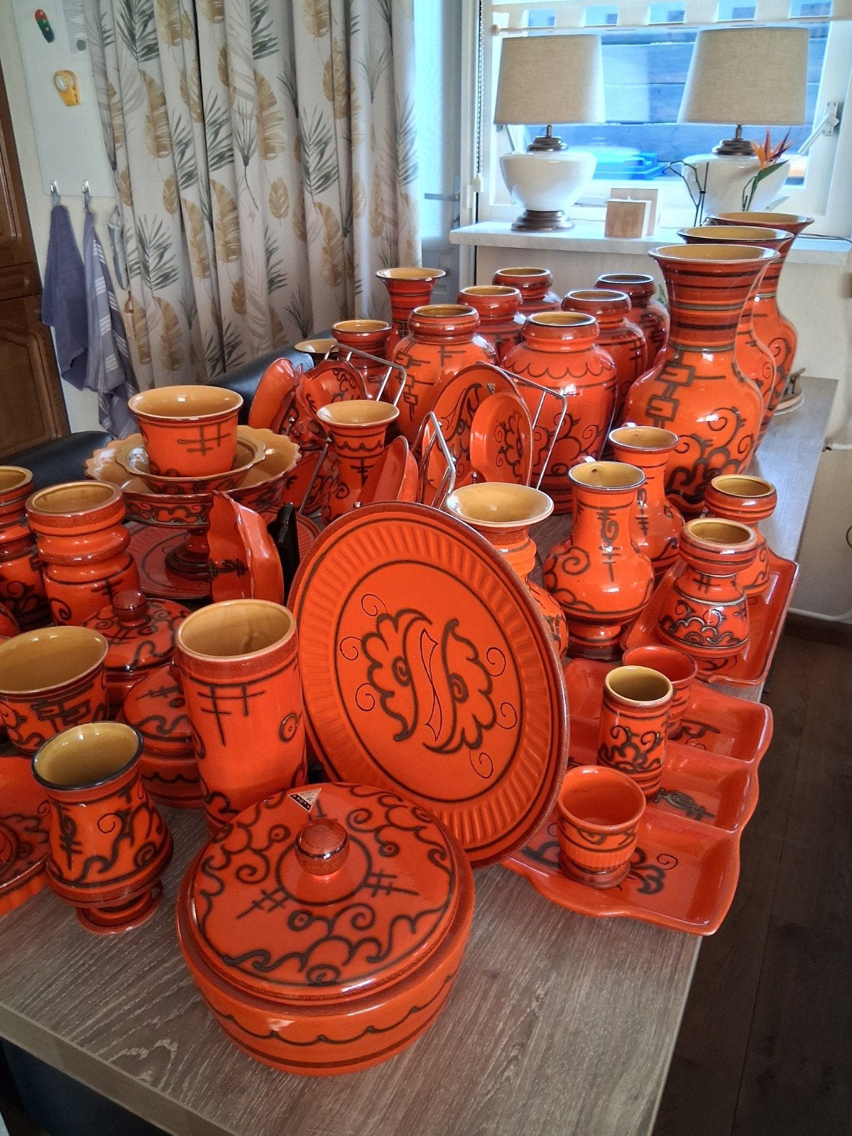 Grote collectie oranje keramiek servies en decoratie, Antiek en Kunst, Antiek | Keramiek en Aardewerk, Ophalen of Verzenden
